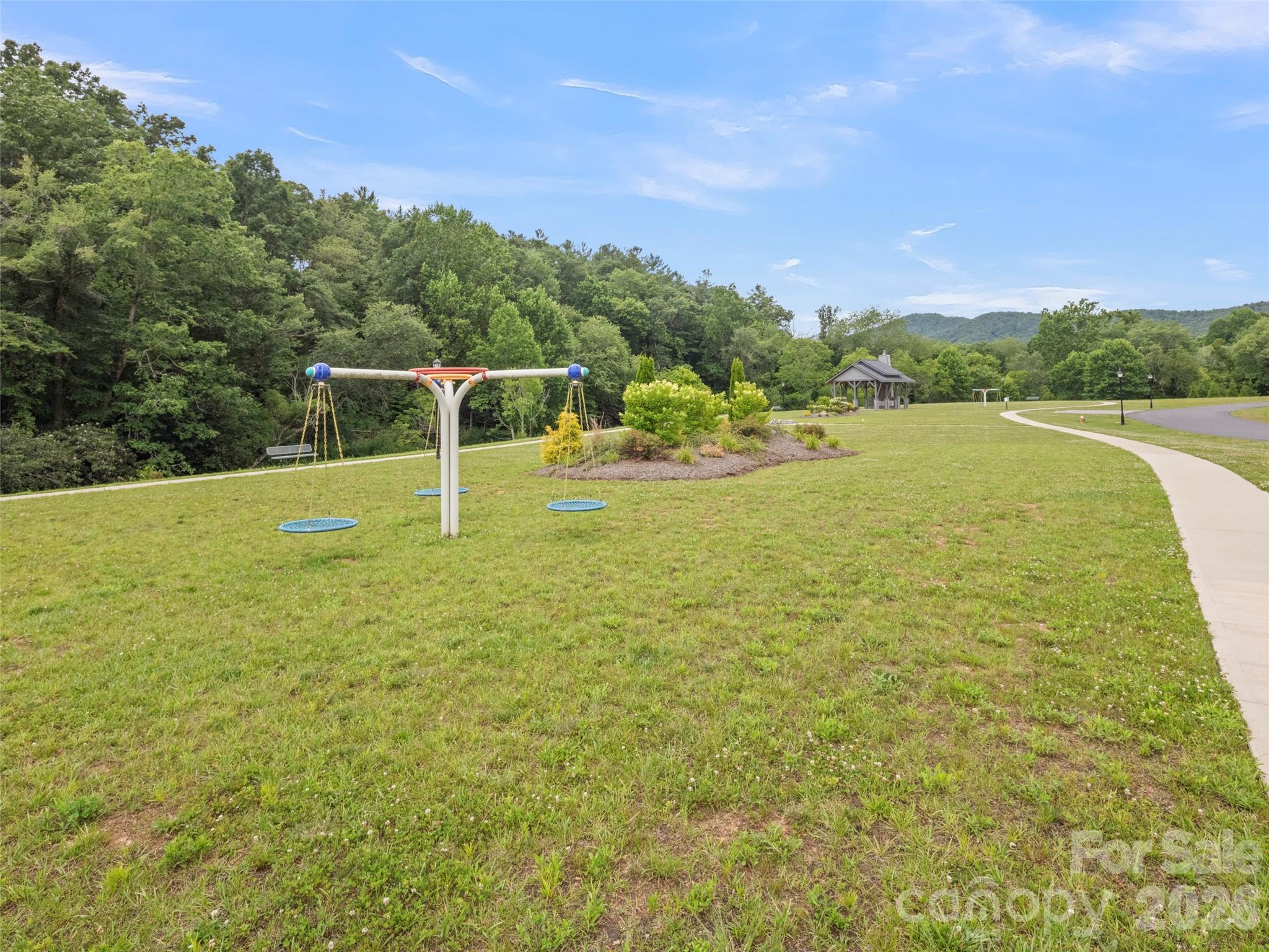 582 Daniel Circle Drive — Mills River