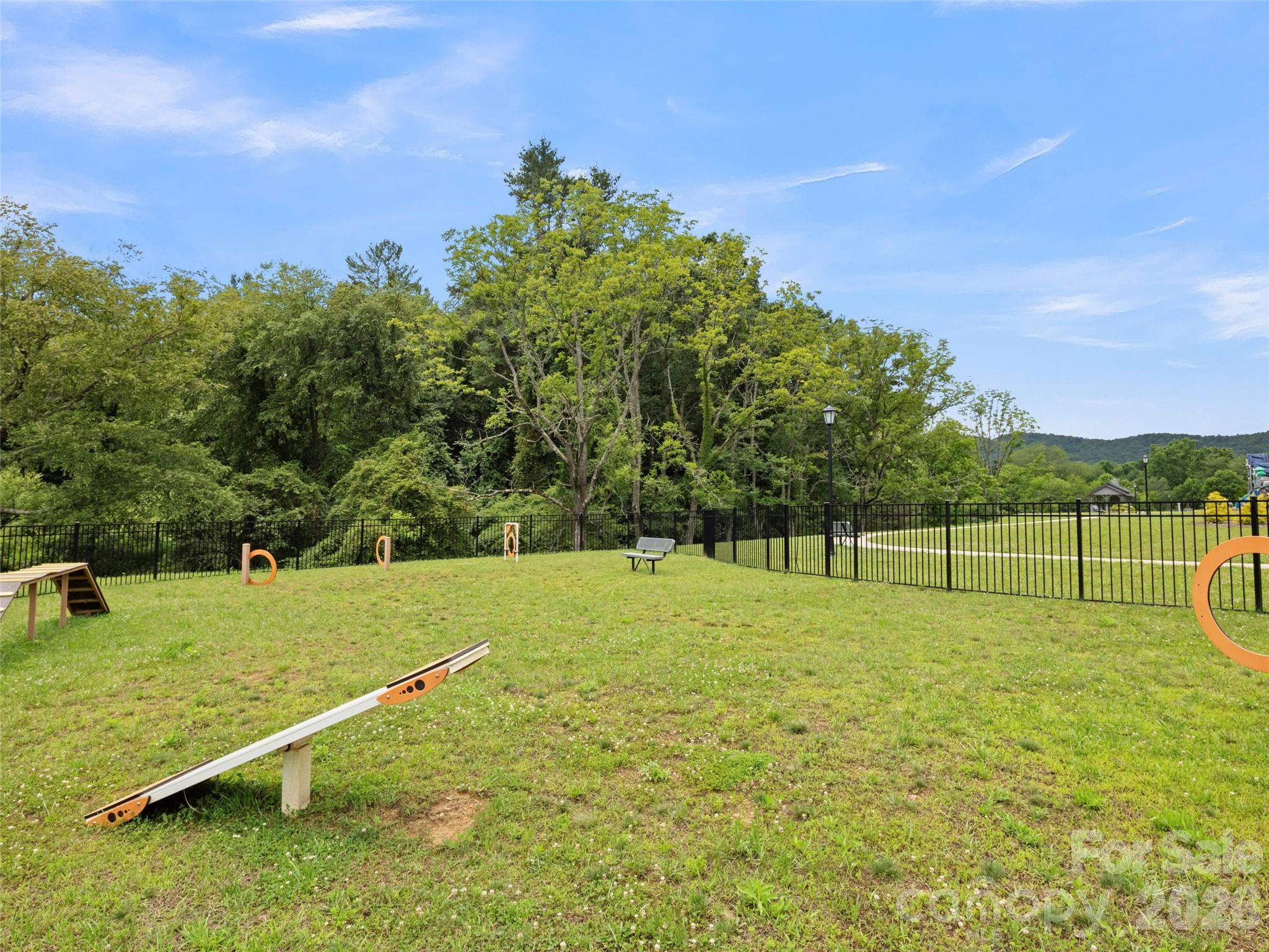 582 Daniel Circle Drive — Mills River