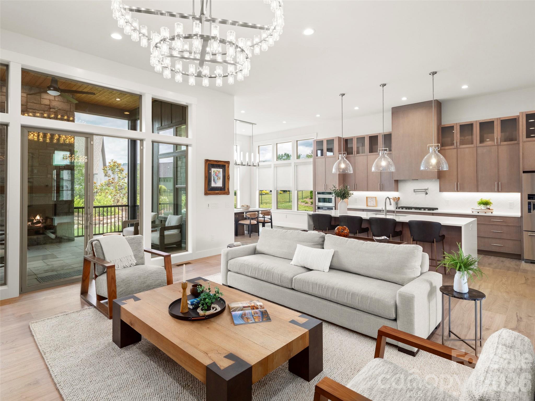 582 Daniel Circle Drive — Mills River