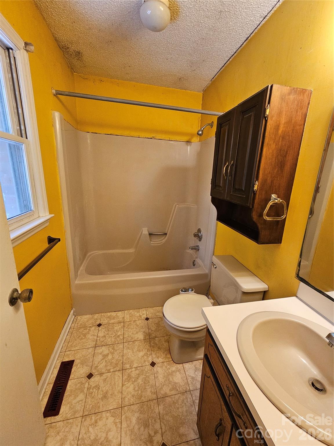 11488 Beagle Street — Midland