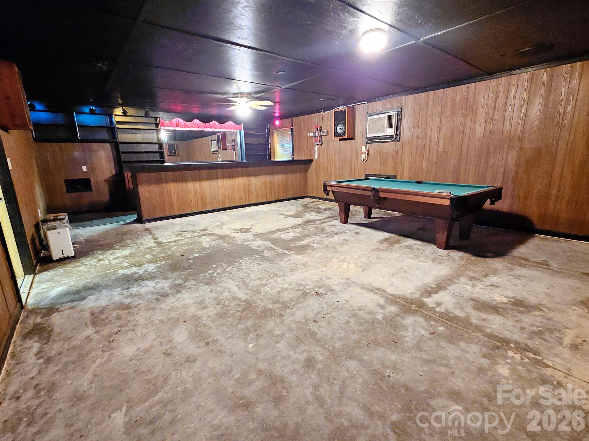 11488 Beagle Street — Midland