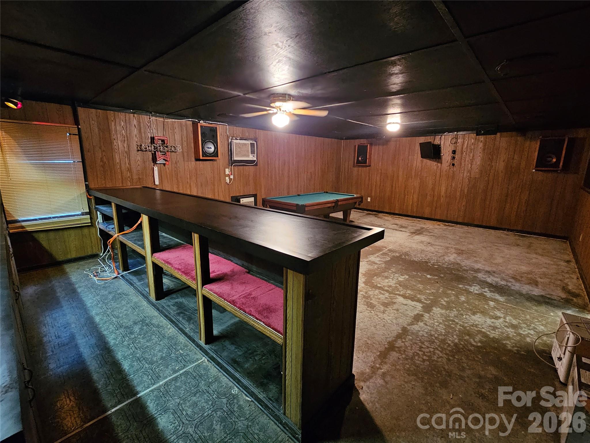 11488 Beagle Street — Midland