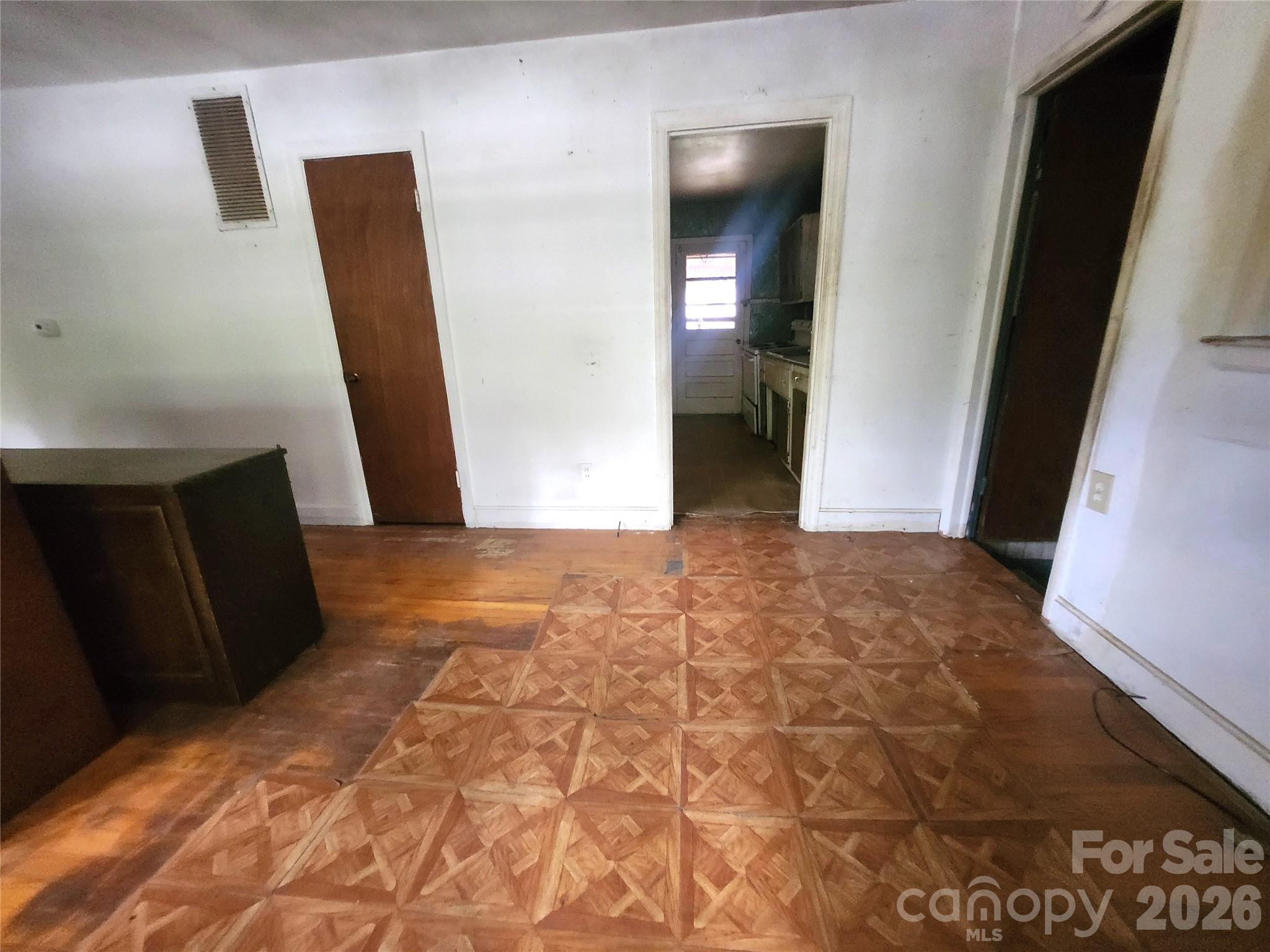 208 London Road — Asheville