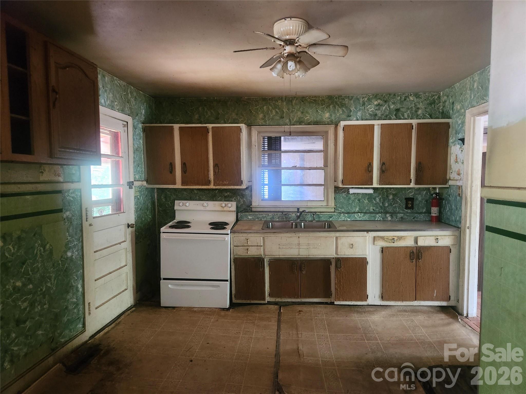 208 London Road — Asheville