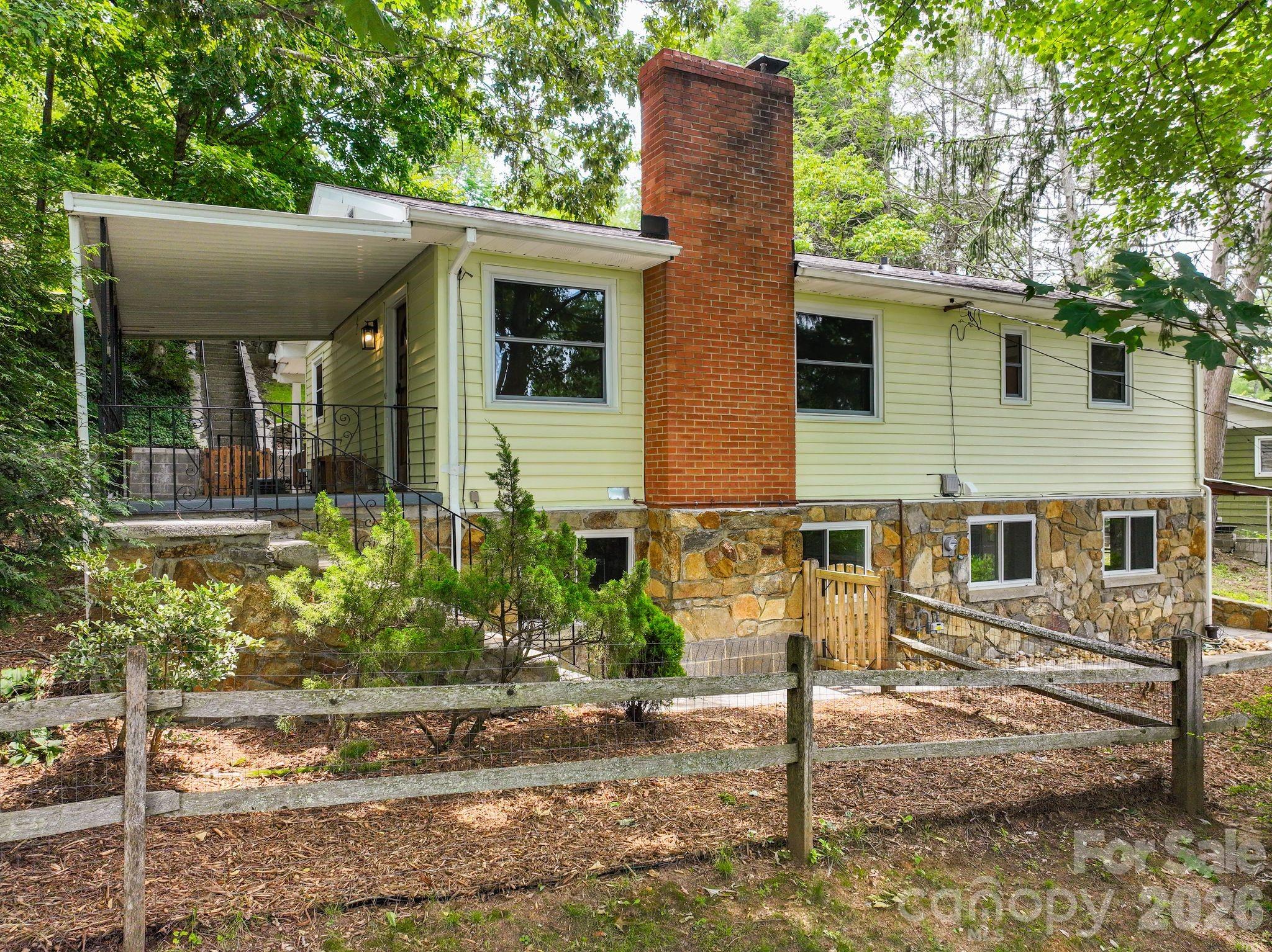11 Von Ruck Court — Asheville