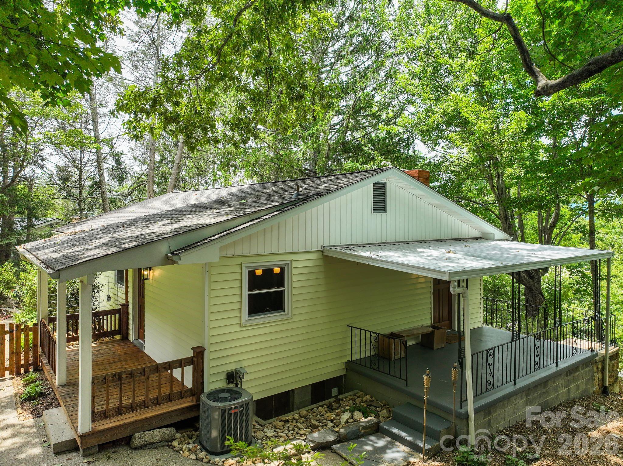 11 Von Ruck Court — Asheville