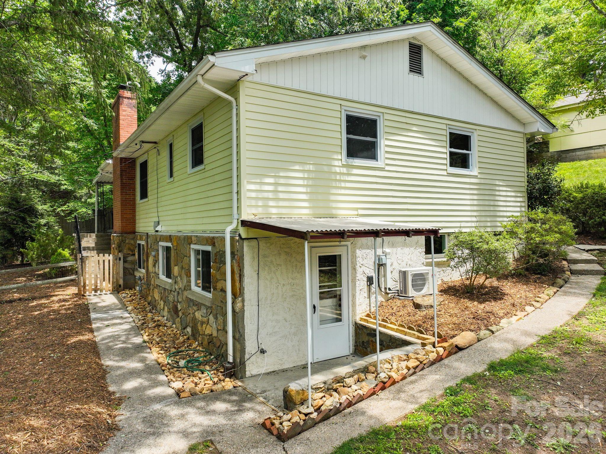 11 Von Ruck Court — Asheville