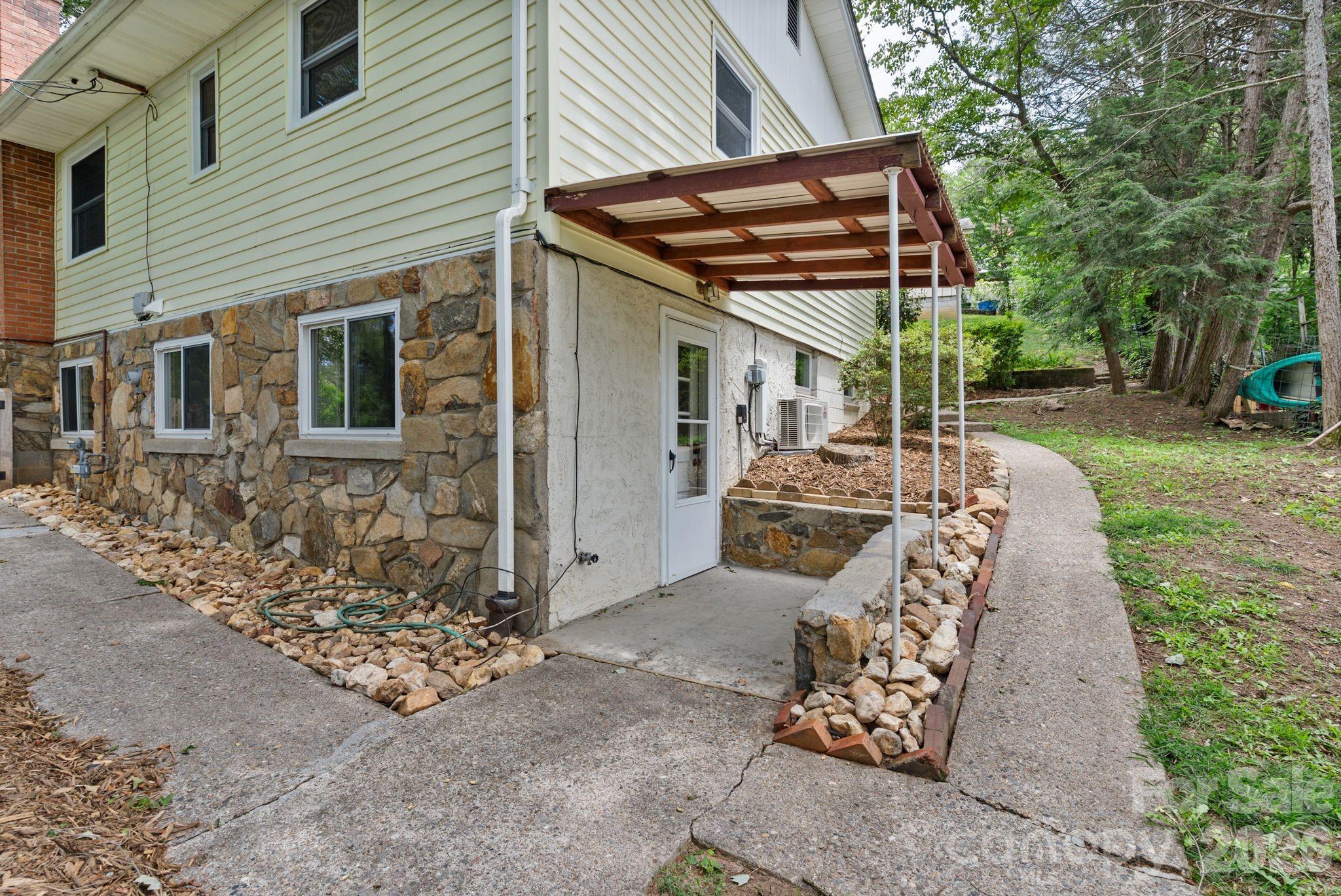 11 Von Ruck Court — Asheville