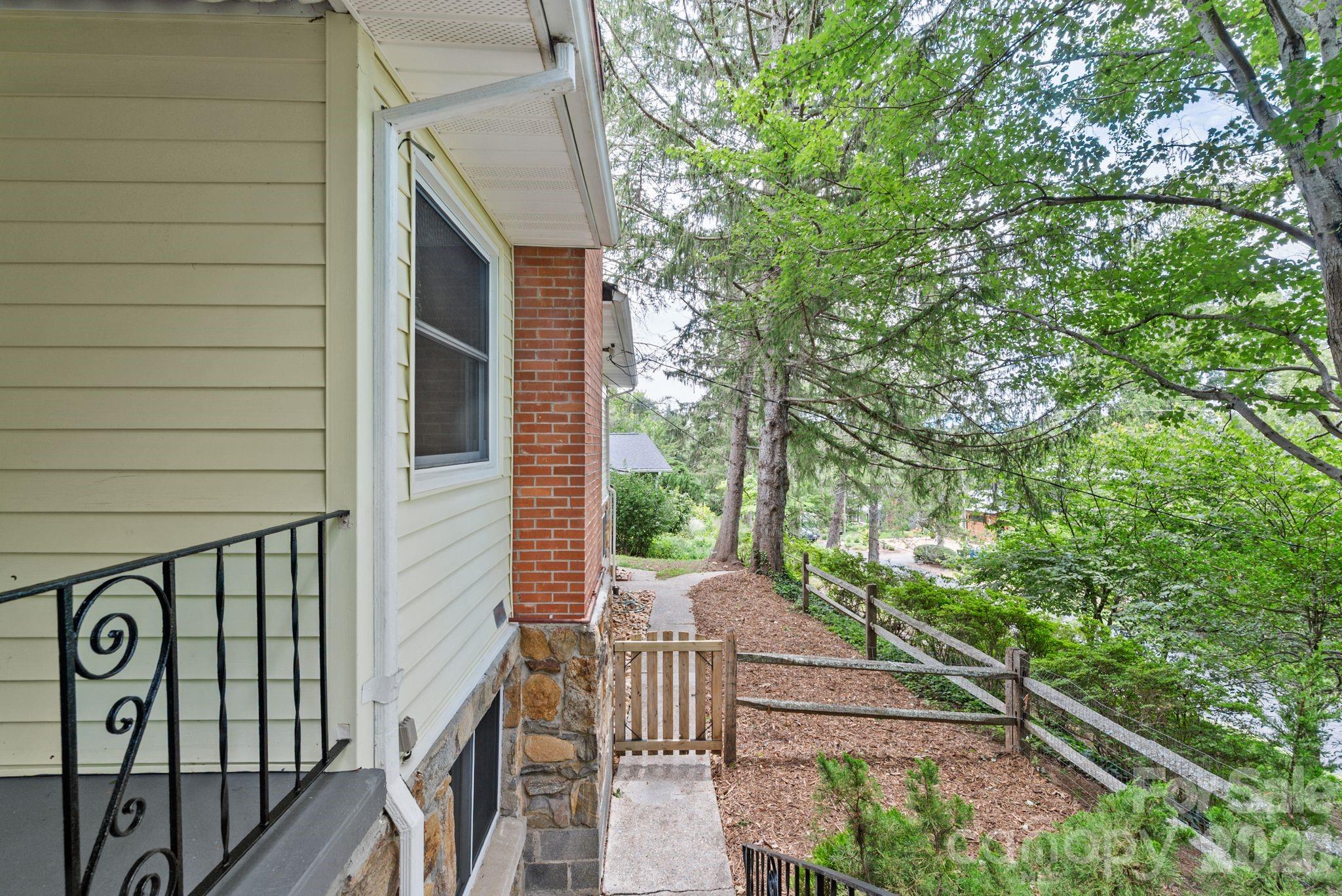11 Von Ruck Court — Asheville