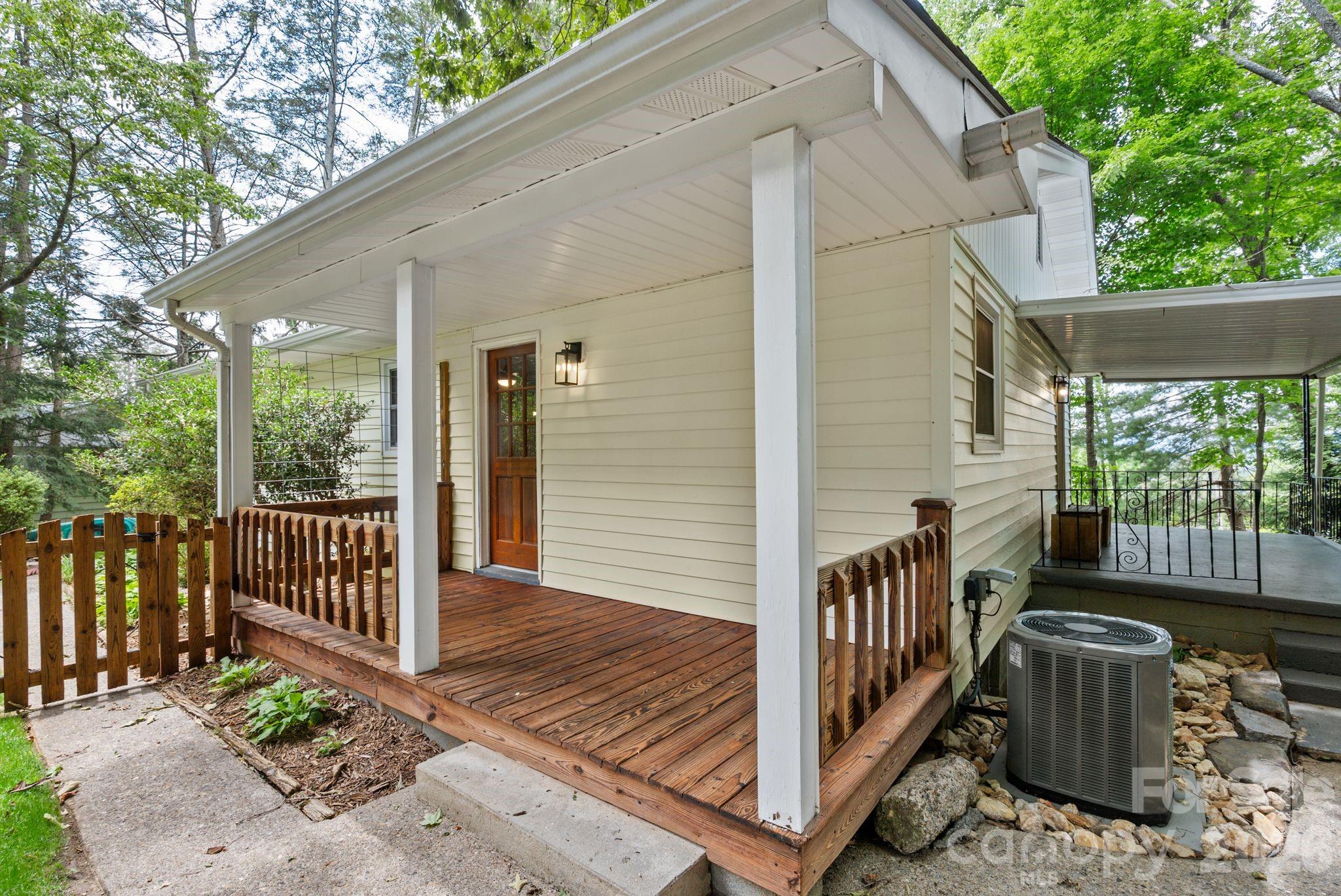 11 Von Ruck Court — Asheville