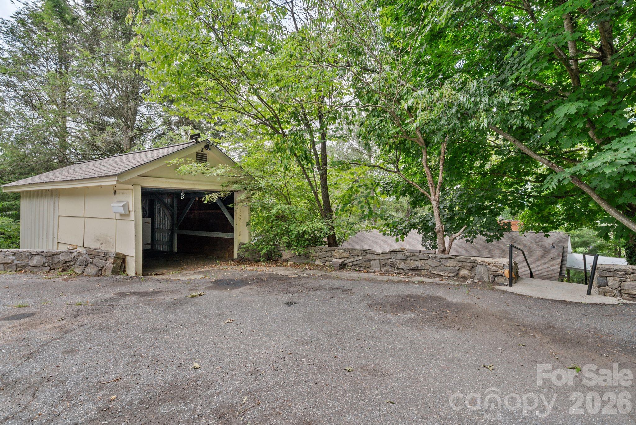 11 Von Ruck Court — Asheville