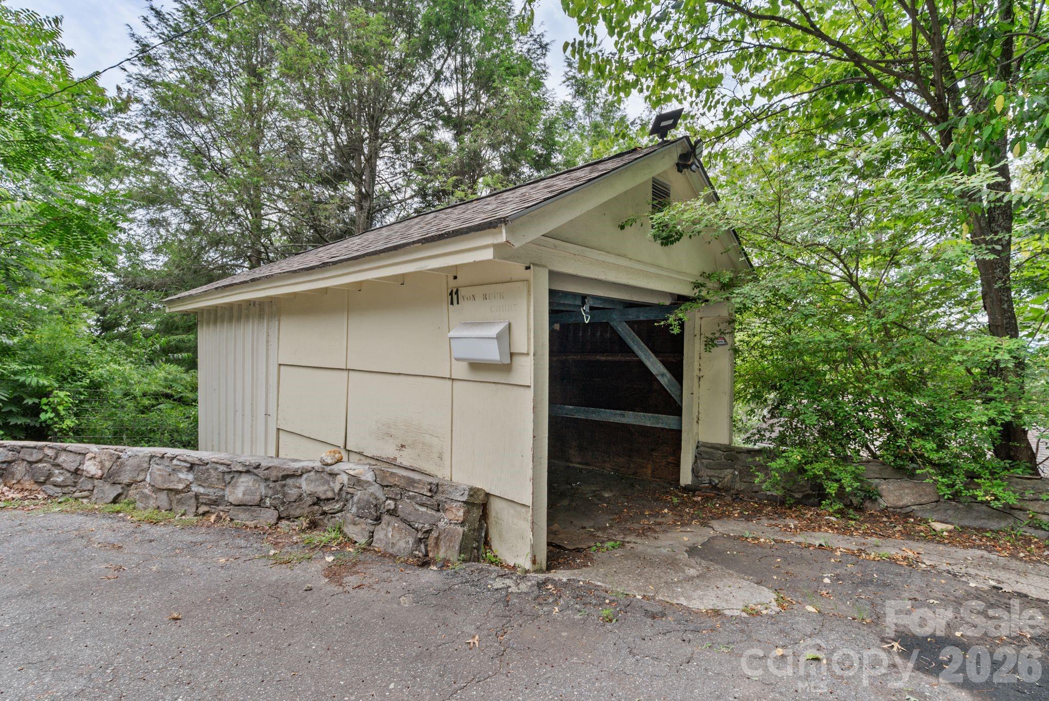 11 Von Ruck Court — Asheville