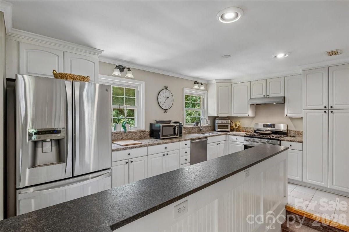 1135 Blueberry Lane — Charlotte