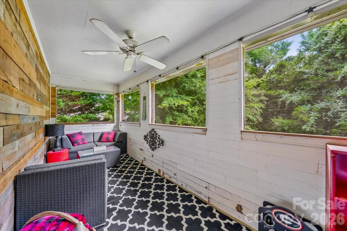 1135 Blueberry Lane — Charlotte