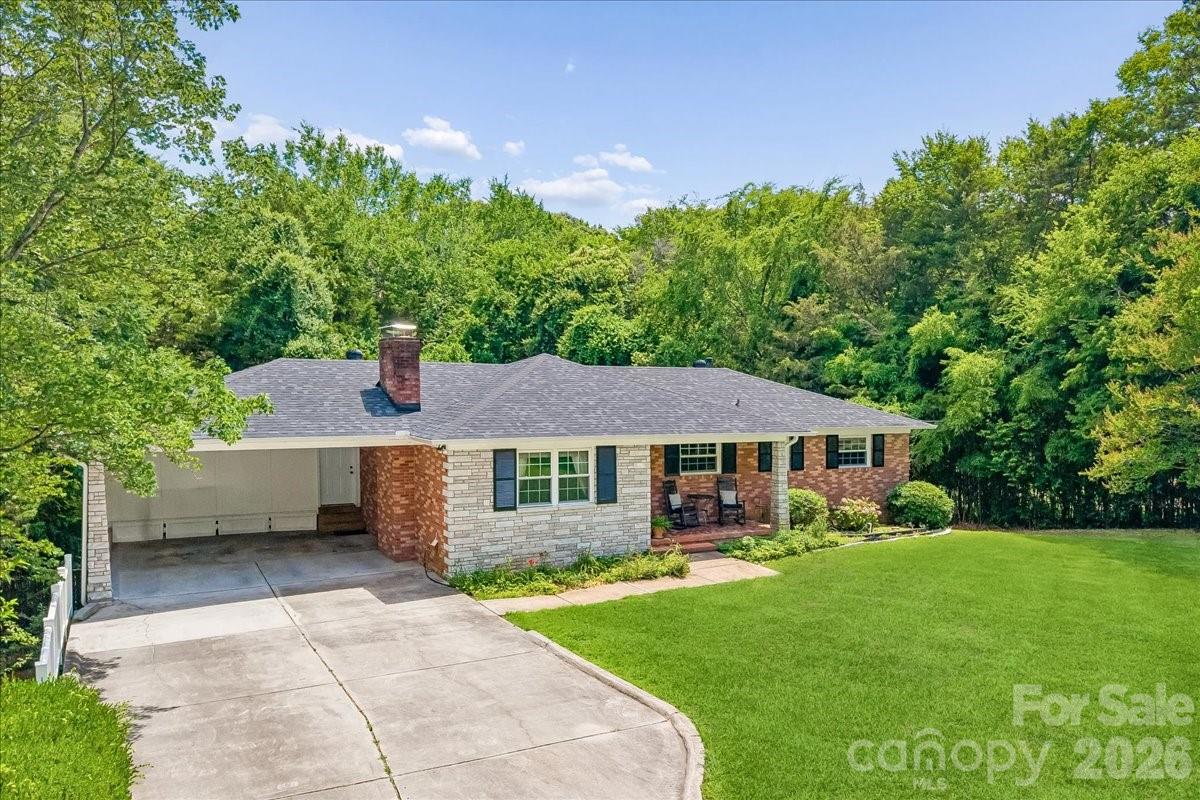1135 Blueberry Lane — Charlotte