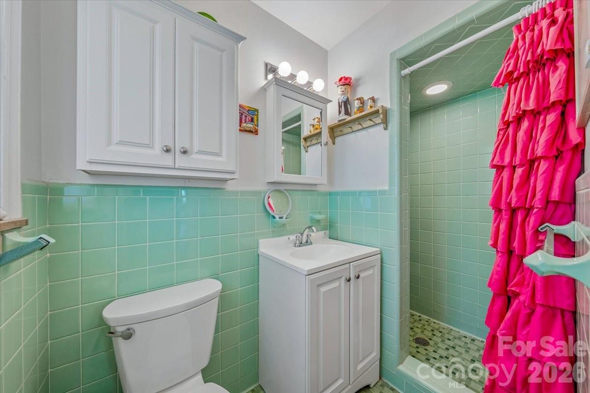 1135 Blueberry Lane — Charlotte