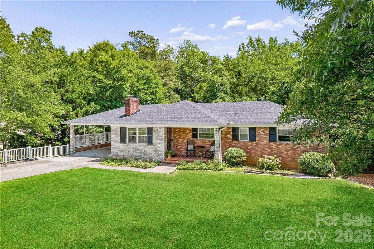 1135 Blueberry Lane — Charlotte
