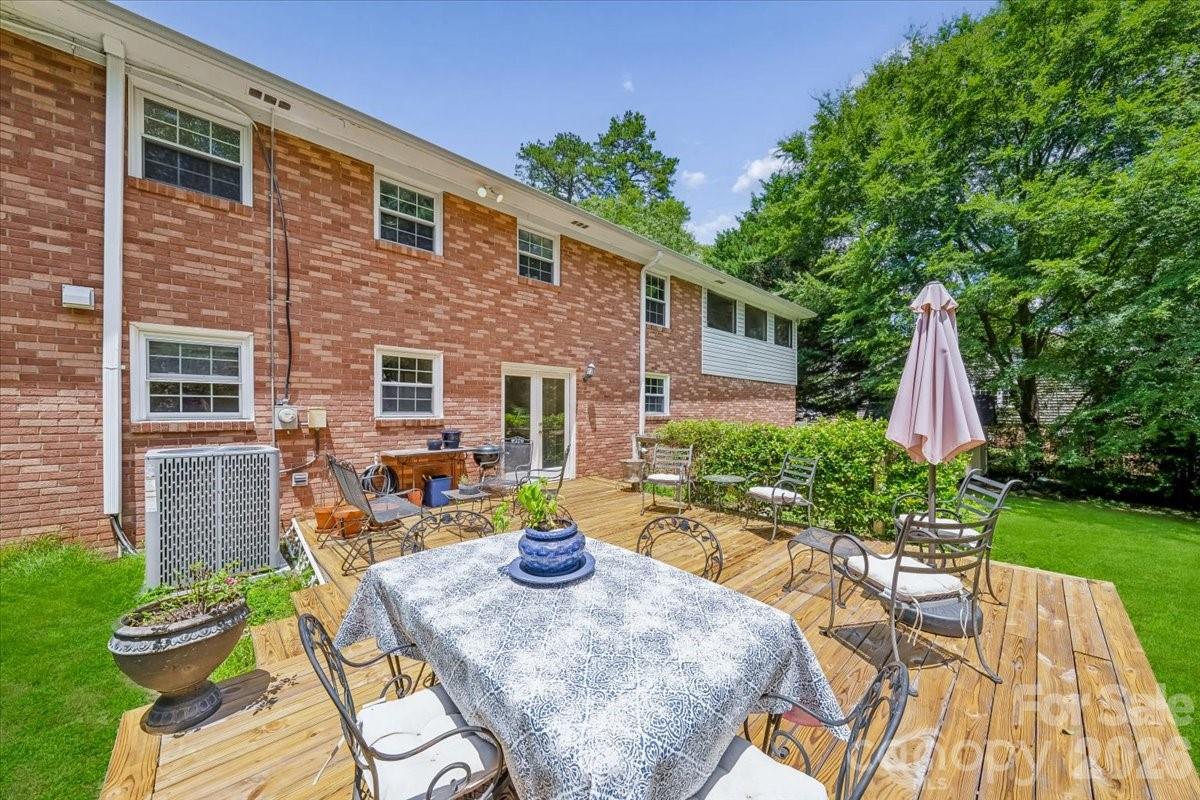 1135 Blueberry Lane — Charlotte