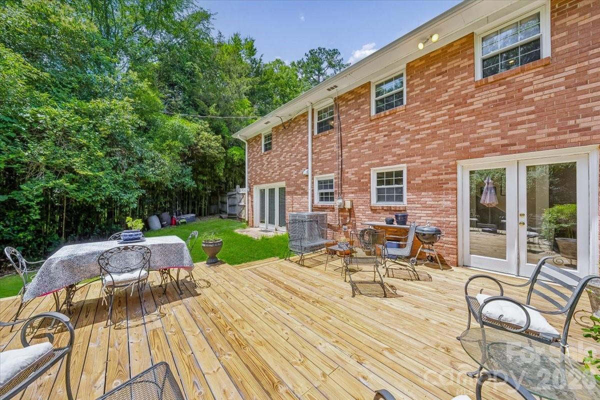 1135 Blueberry Lane — Charlotte