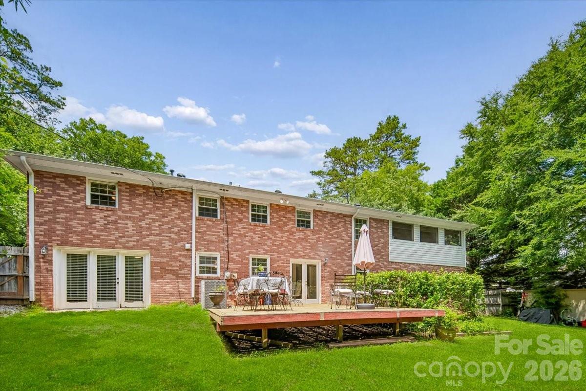 1135 Blueberry Lane — Charlotte