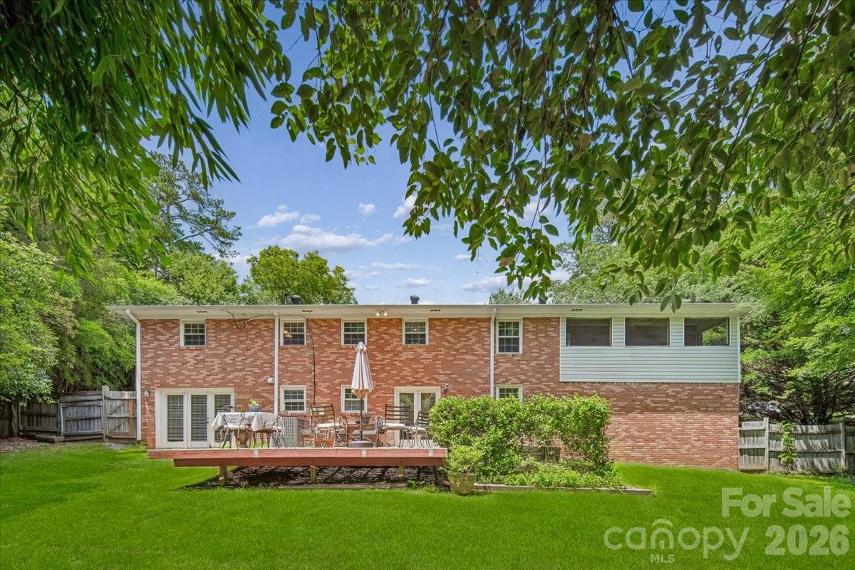 1135 Blueberry Lane — Charlotte