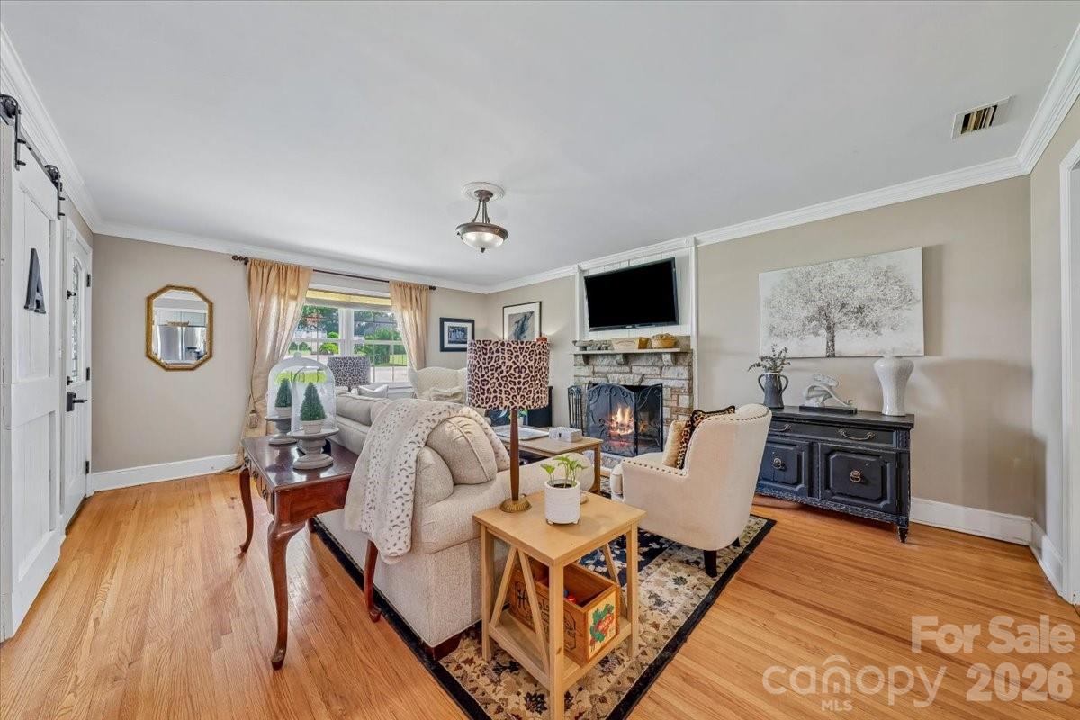 1135 Blueberry Lane — Charlotte