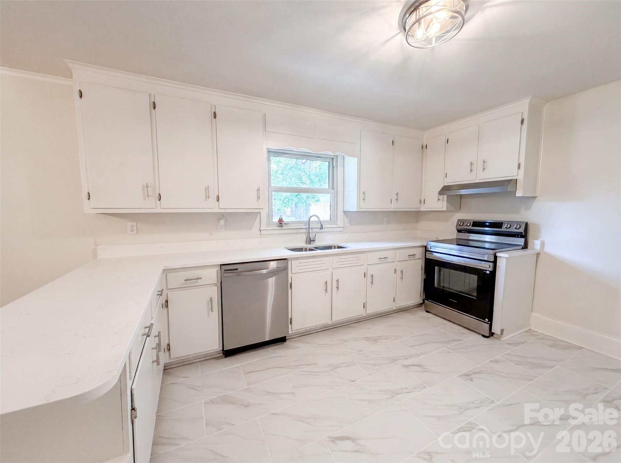 1911 Amberhill Lane — Charlotte