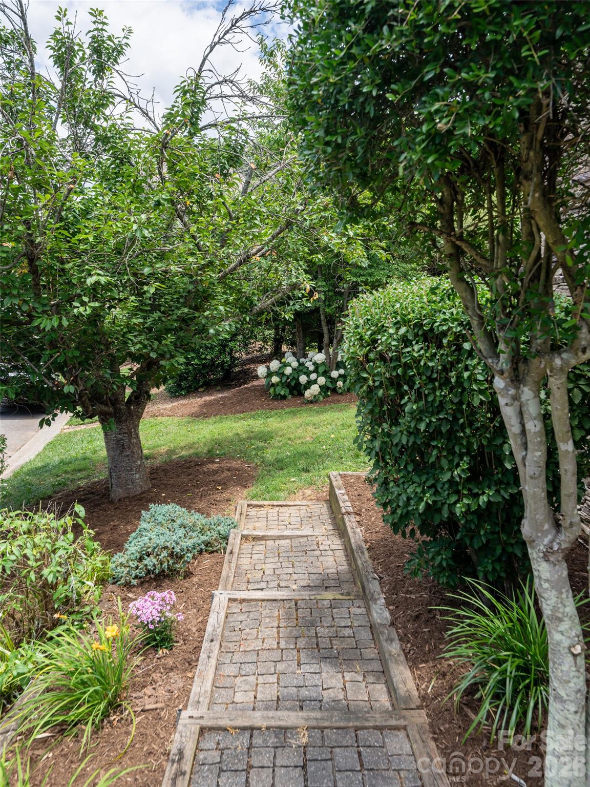 25 Driftstone Circle — Arden