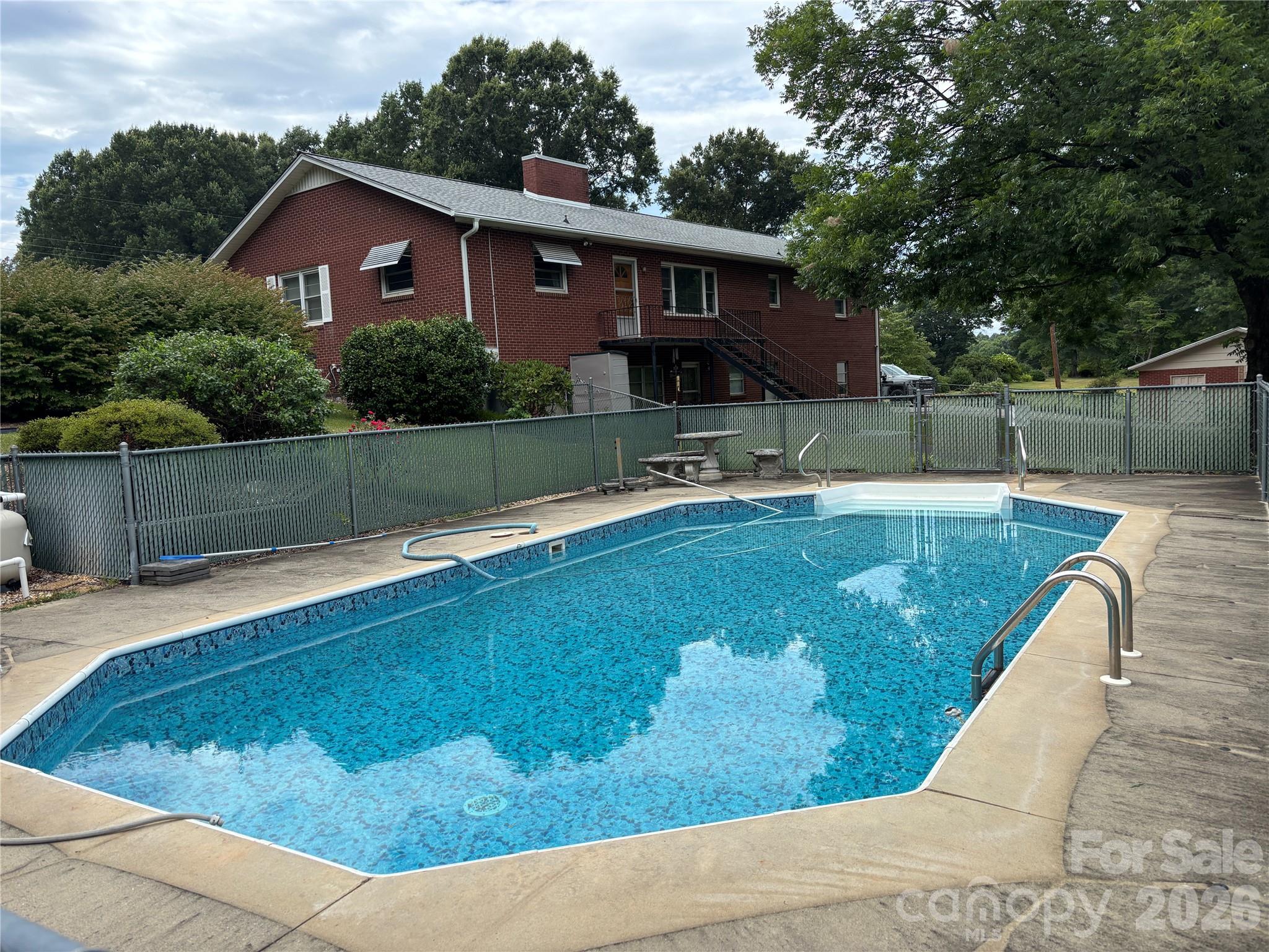 390 Airport Road — Taylorsville