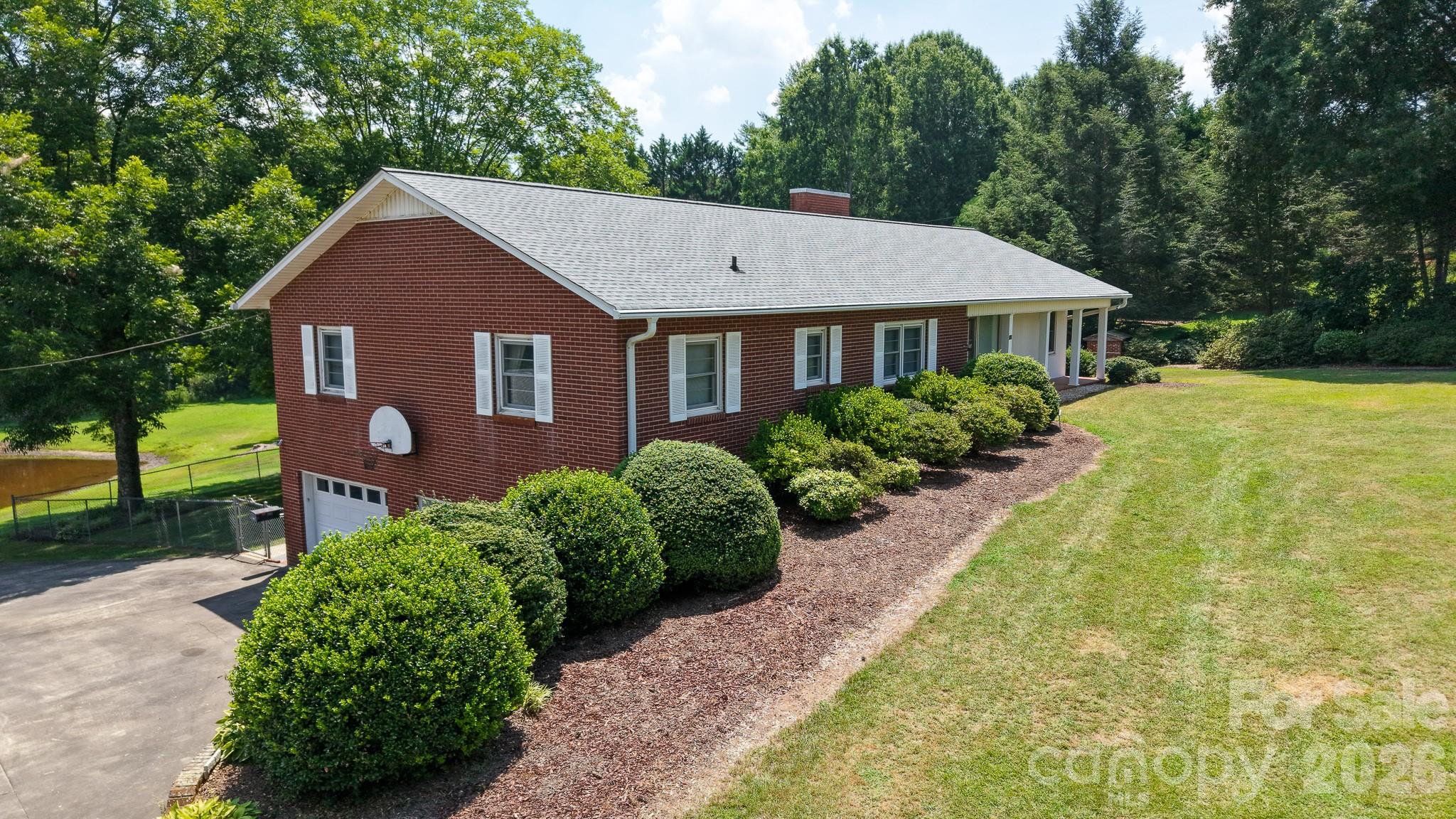 390 Airport Road — Taylorsville