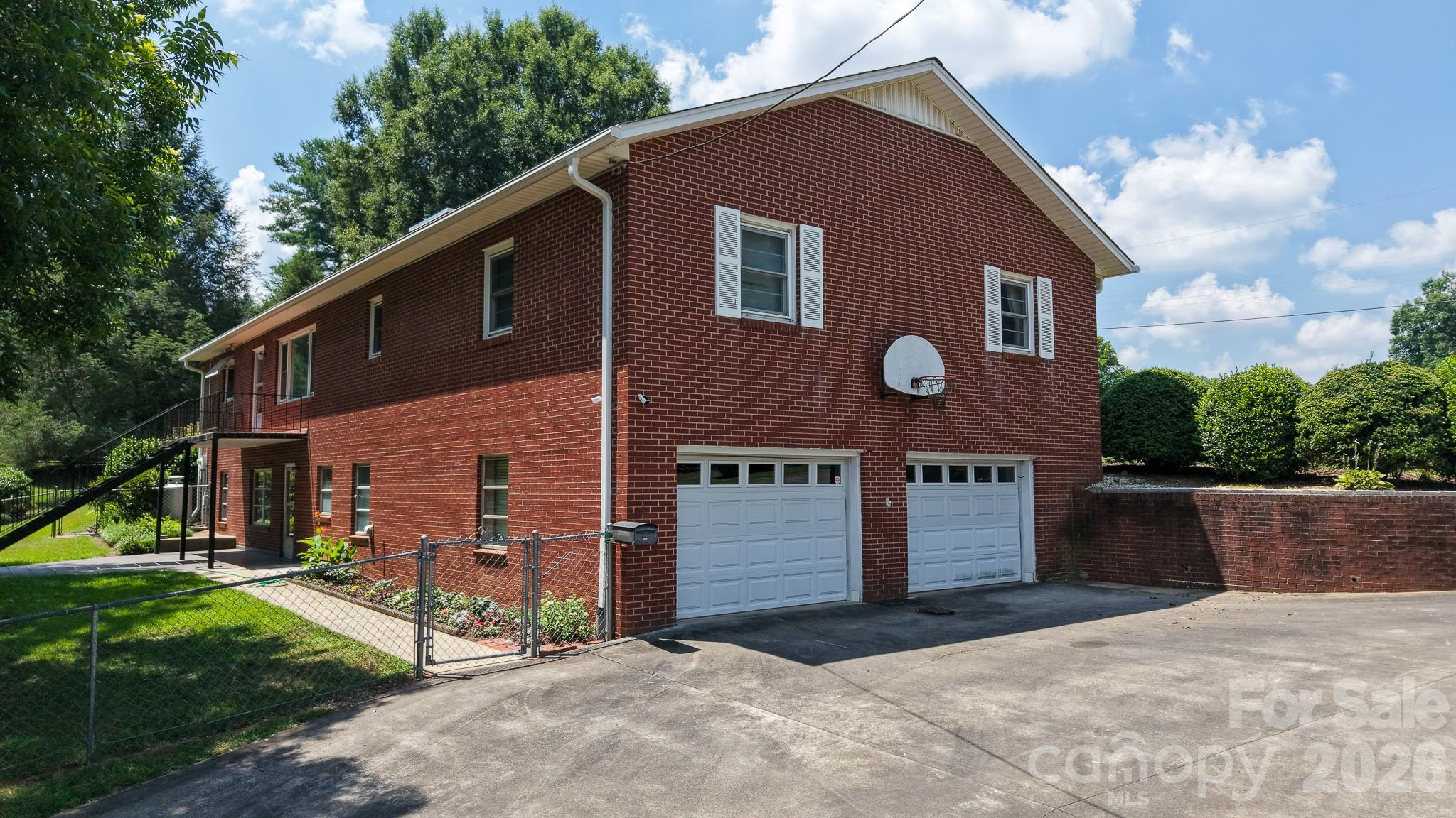 390 Airport Road — Taylorsville
