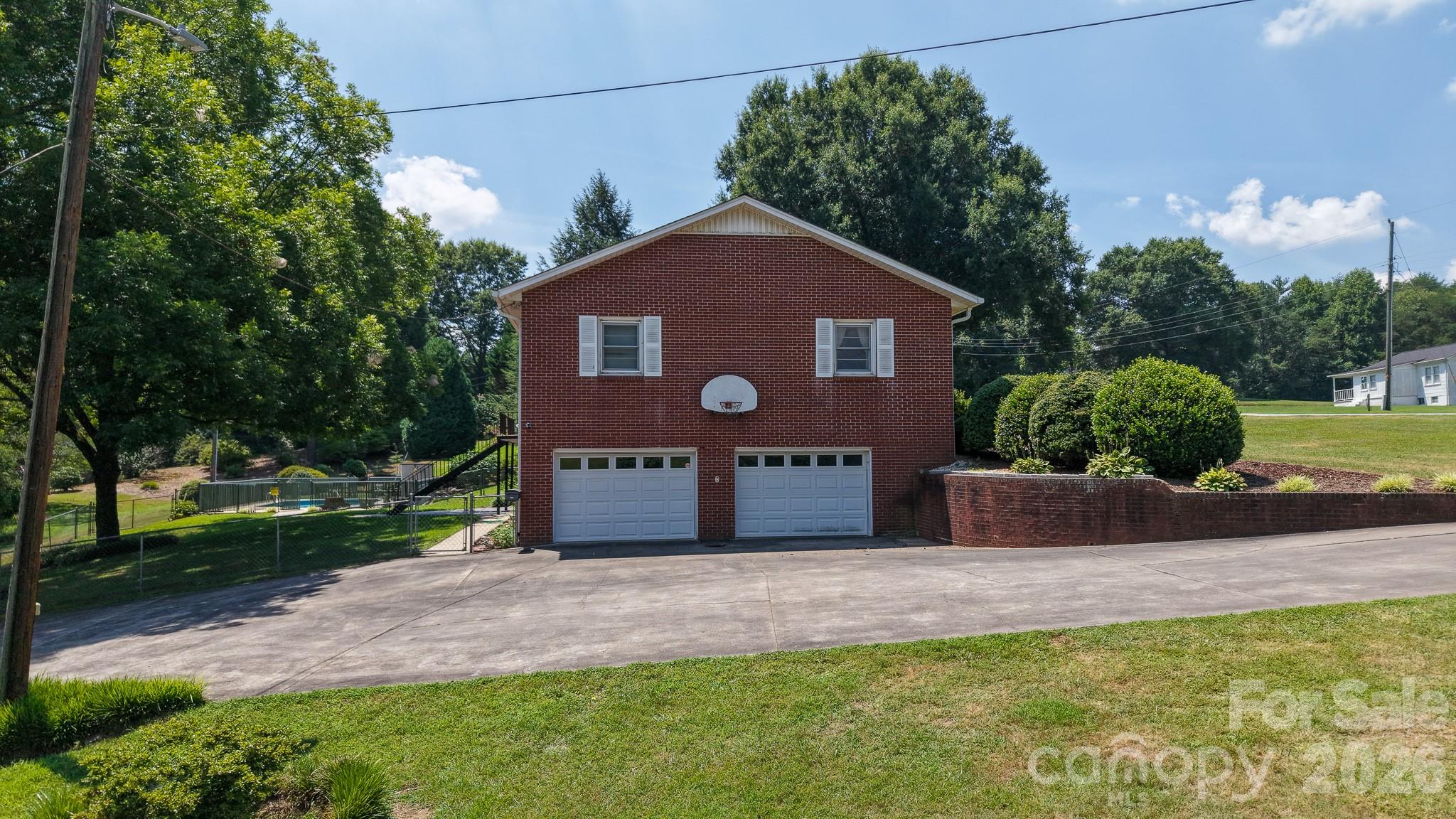 390 Airport Road — Taylorsville