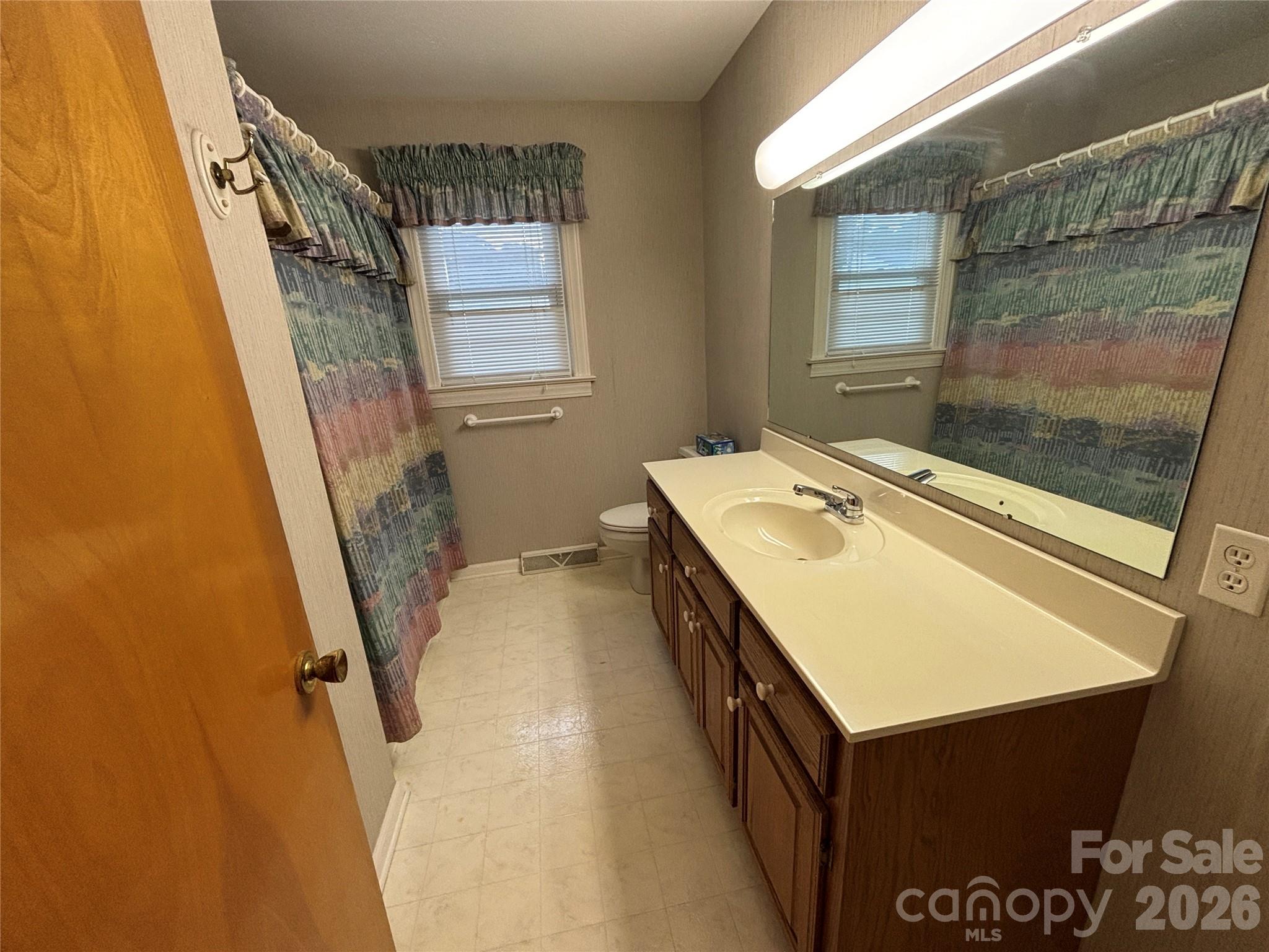 390 Airport Road — Taylorsville