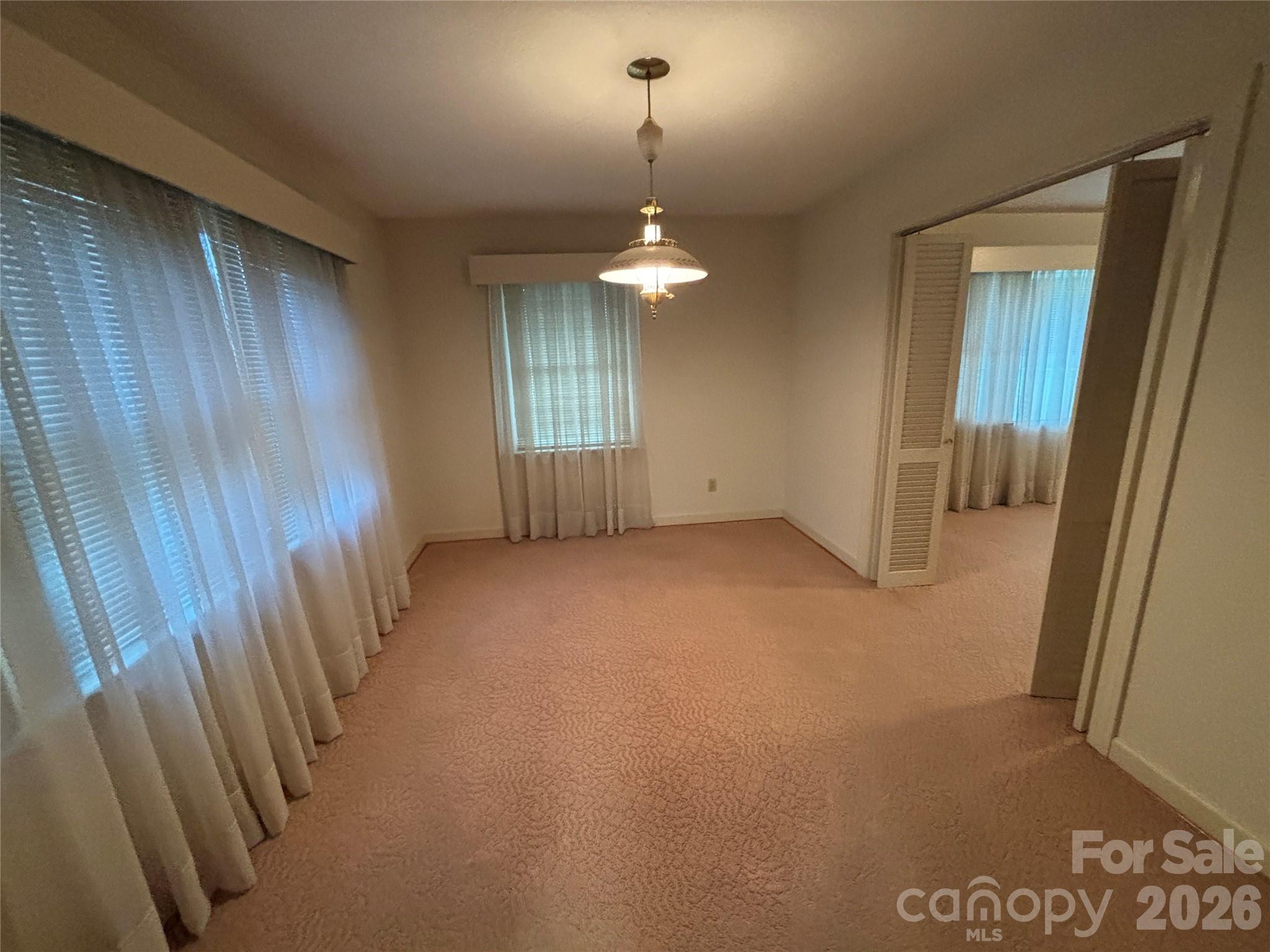 390 Airport Road — Taylorsville