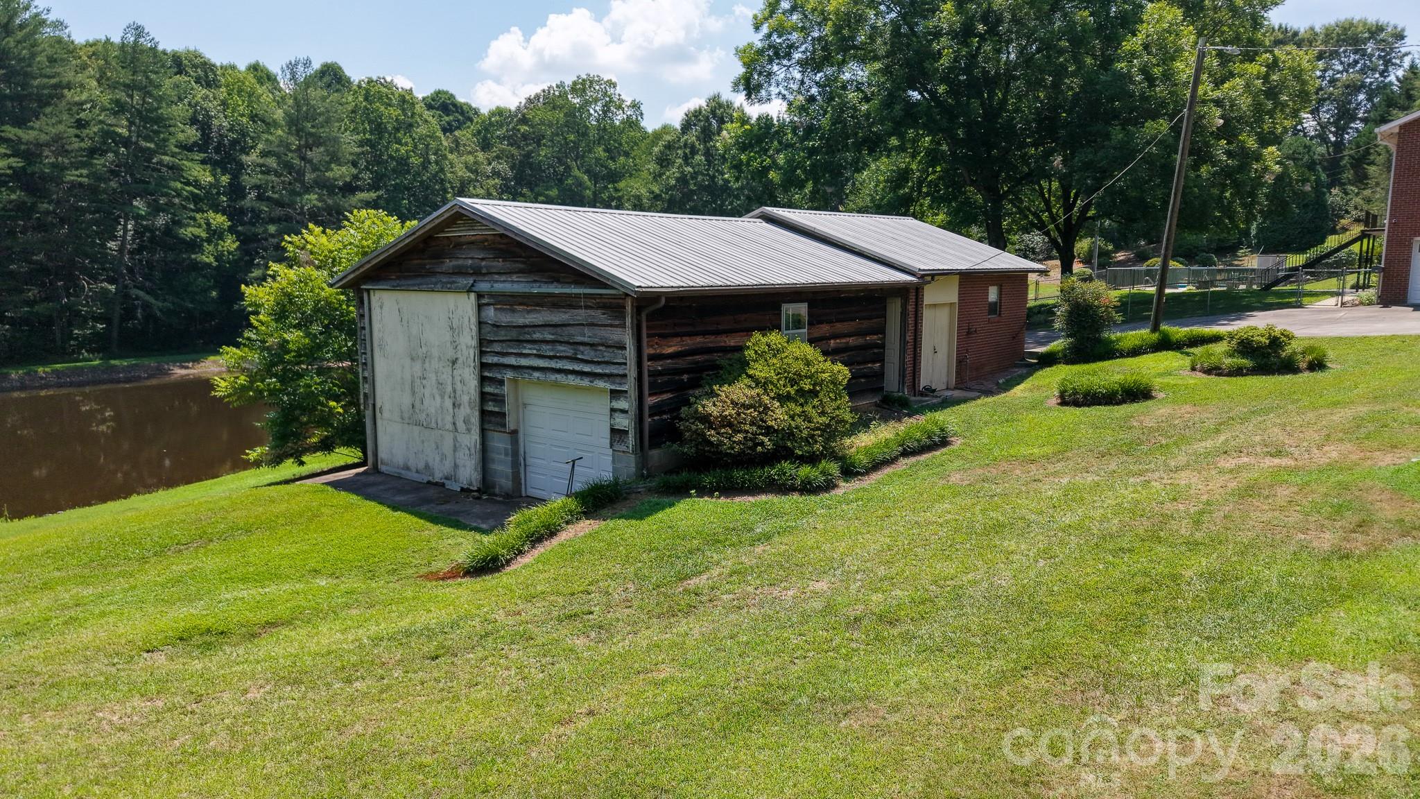 390 Airport Road — Taylorsville
