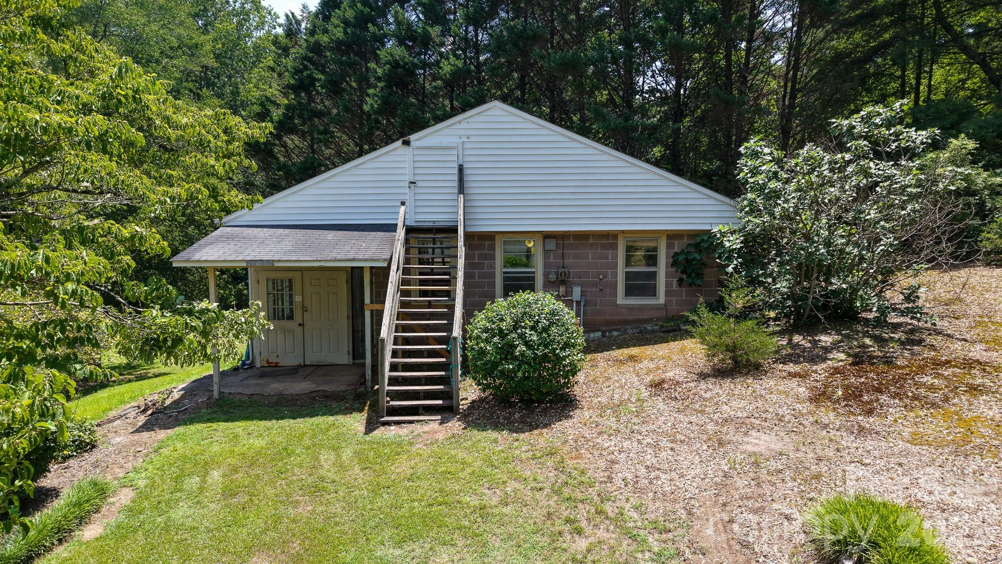 390 Airport Road — Taylorsville