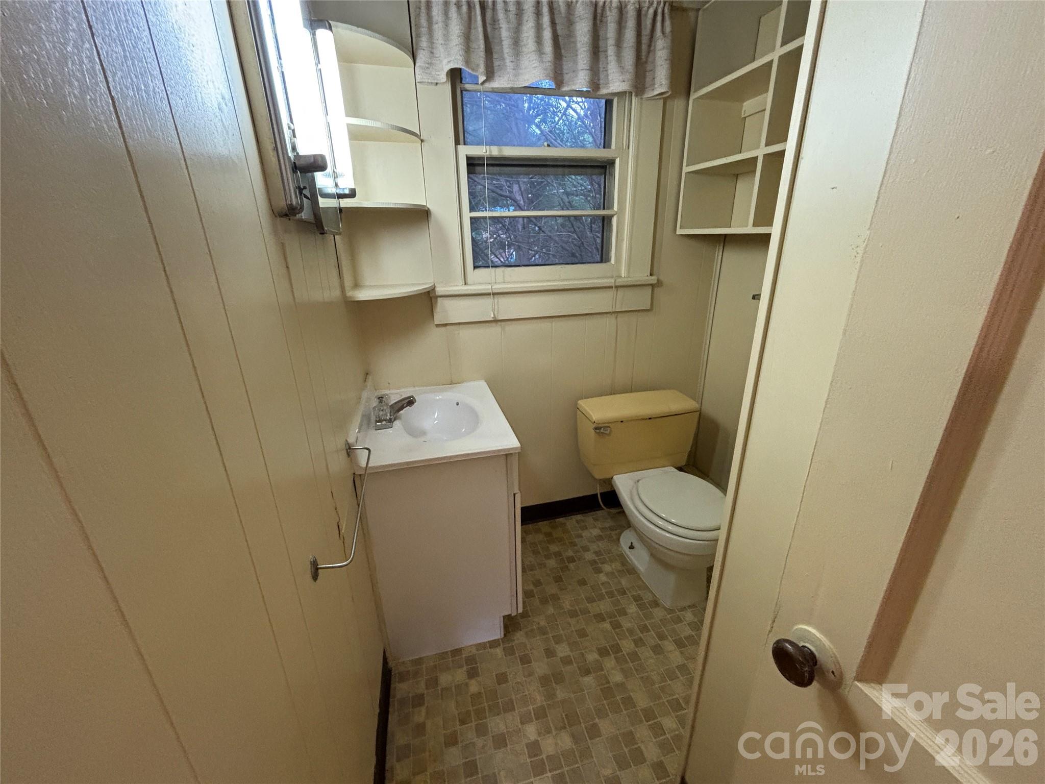 390 Airport Road — Taylorsville