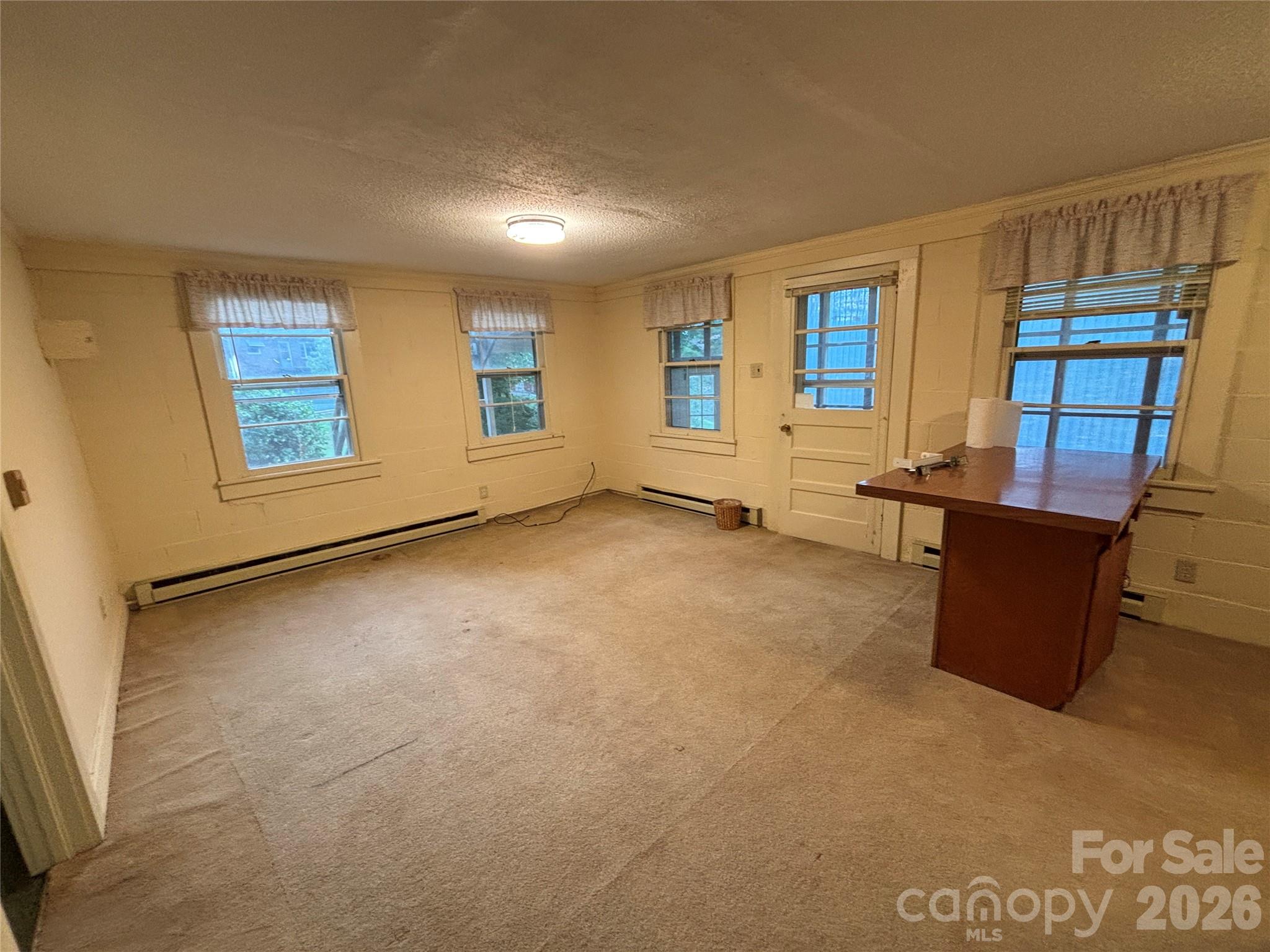 390 Airport Road — Taylorsville