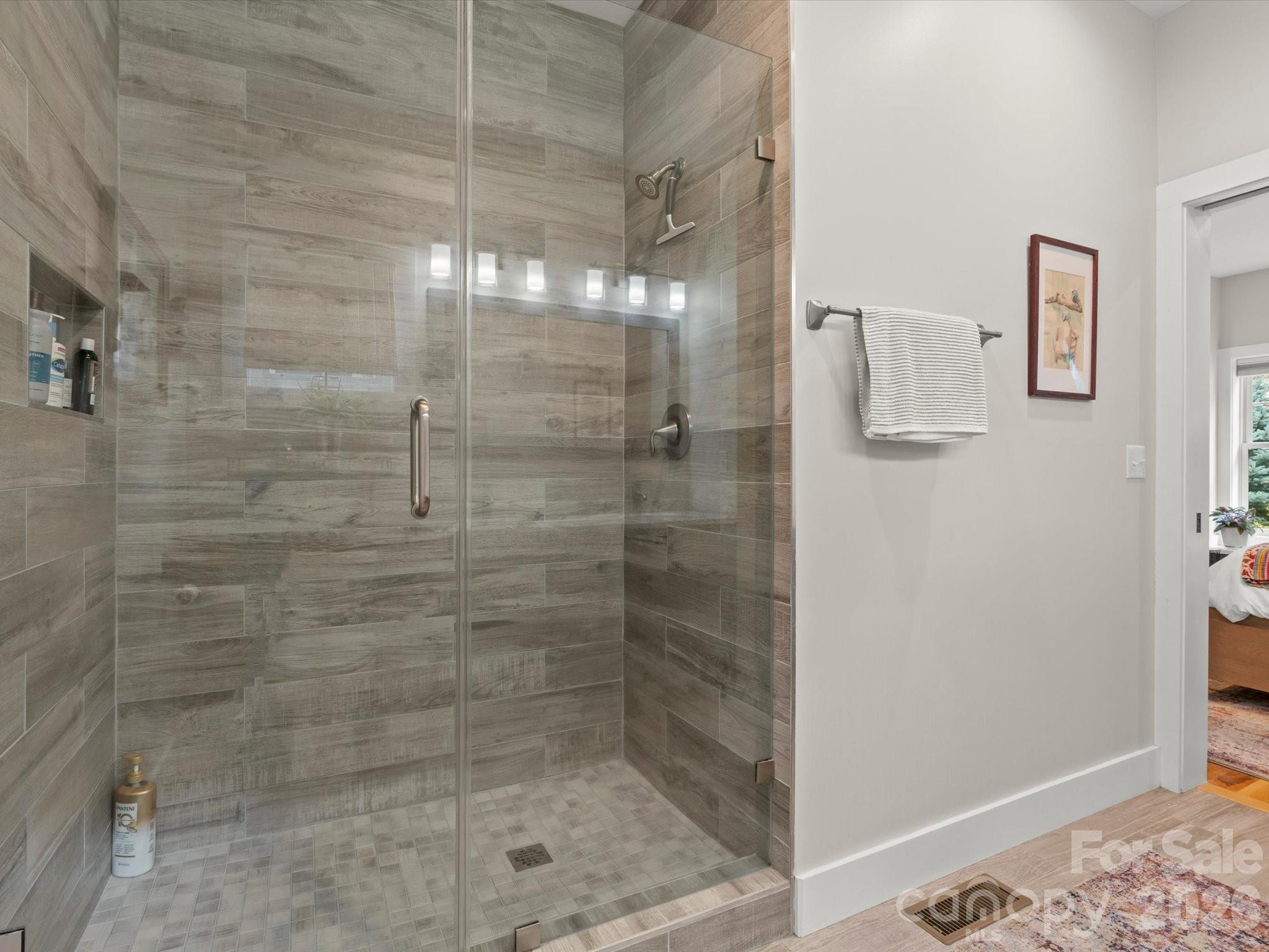 18 Thurland Avenue — Asheville