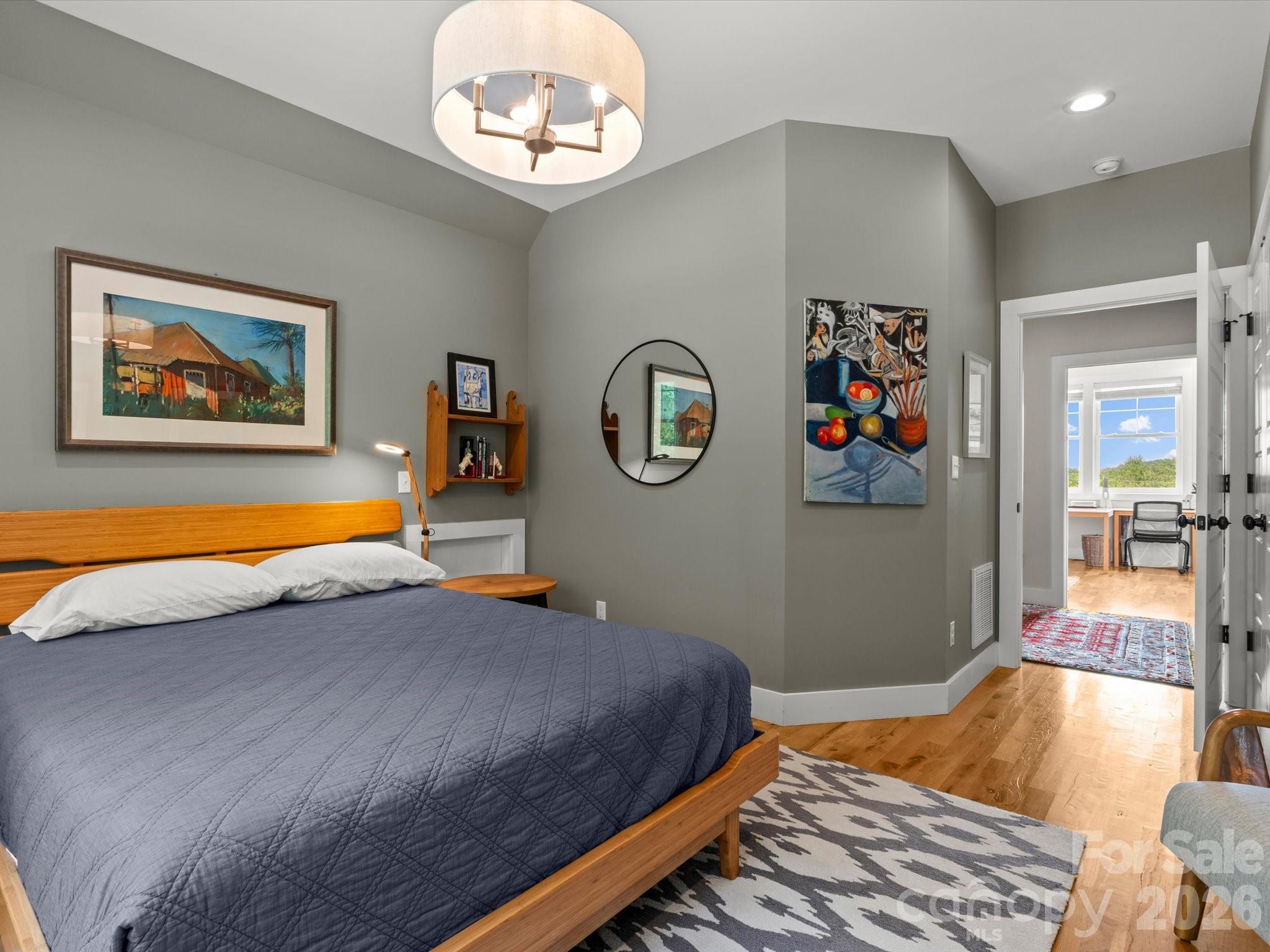 18 Thurland Avenue — Asheville