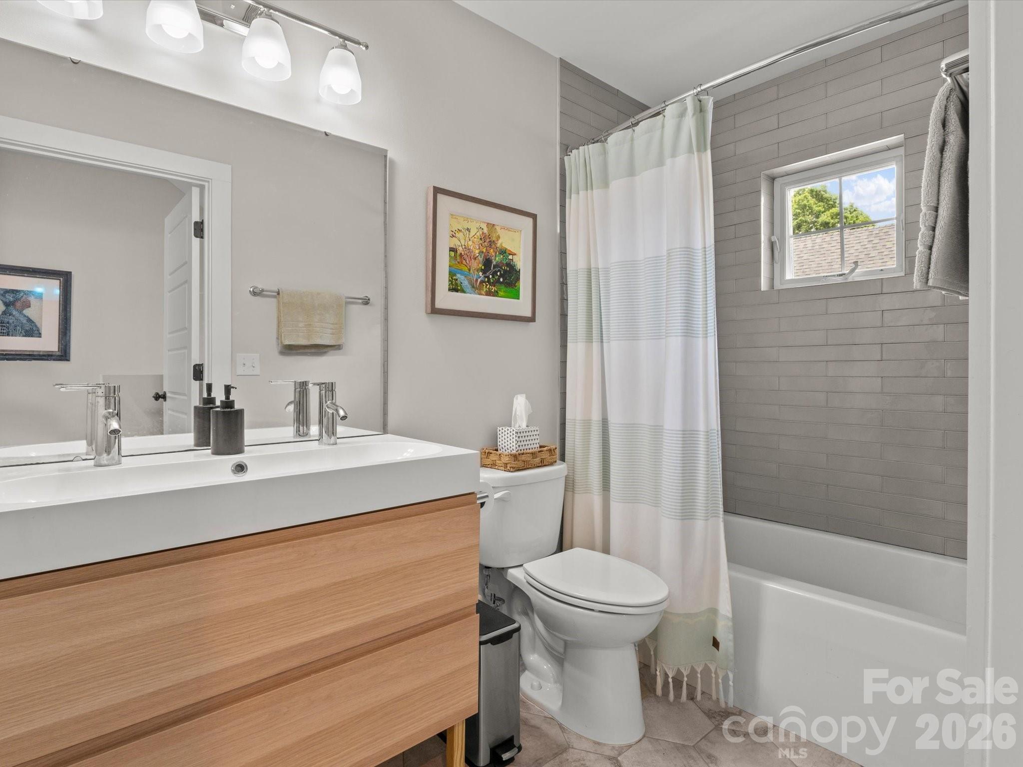 18 Thurland Avenue — Asheville