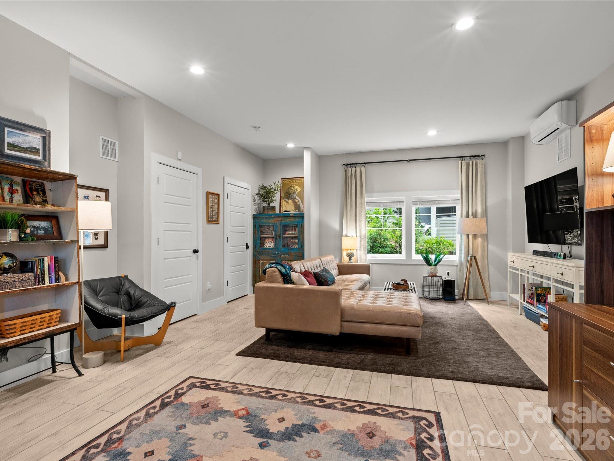 18 Thurland Avenue — Asheville