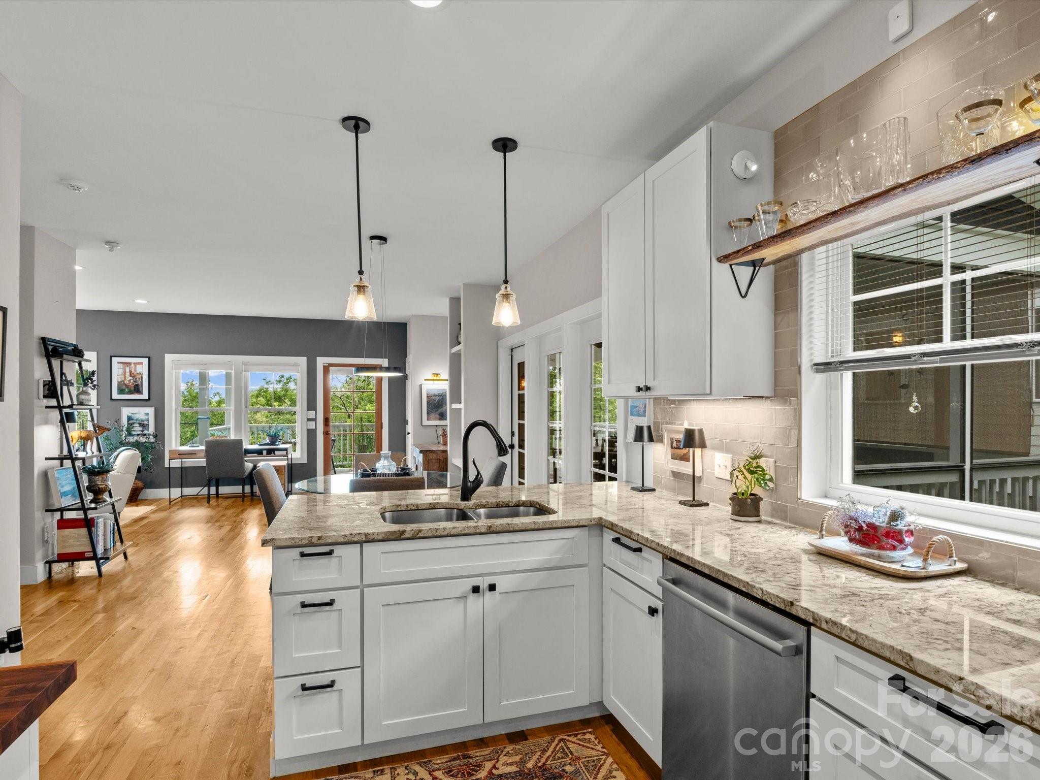 18 Thurland Avenue — Asheville