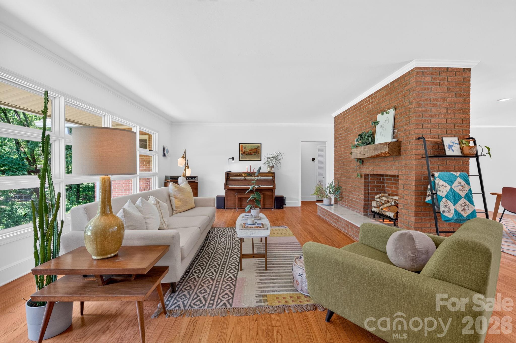 112 Crestwood Circle — Chester