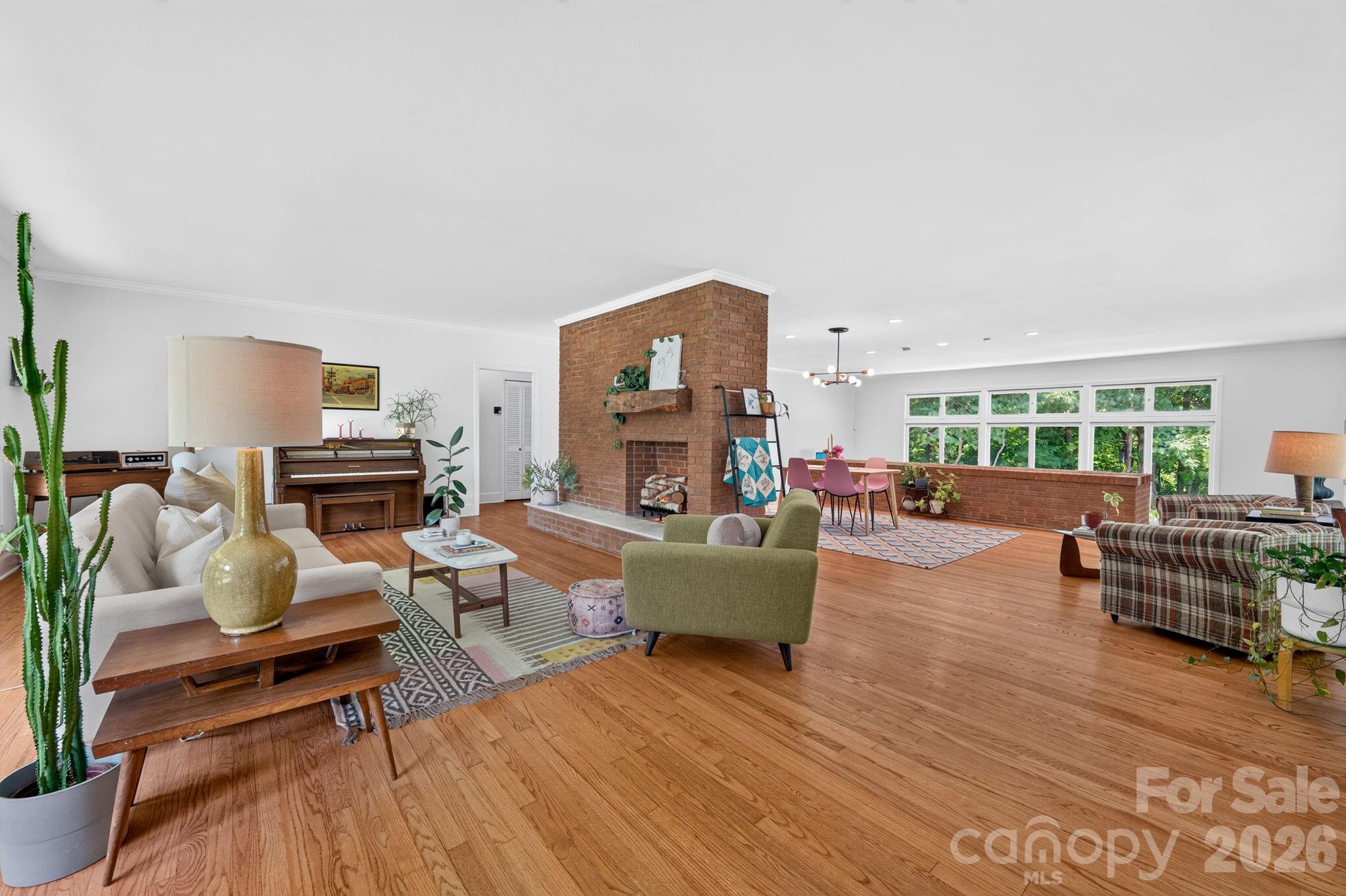 112 Crestwood Circle — Chester