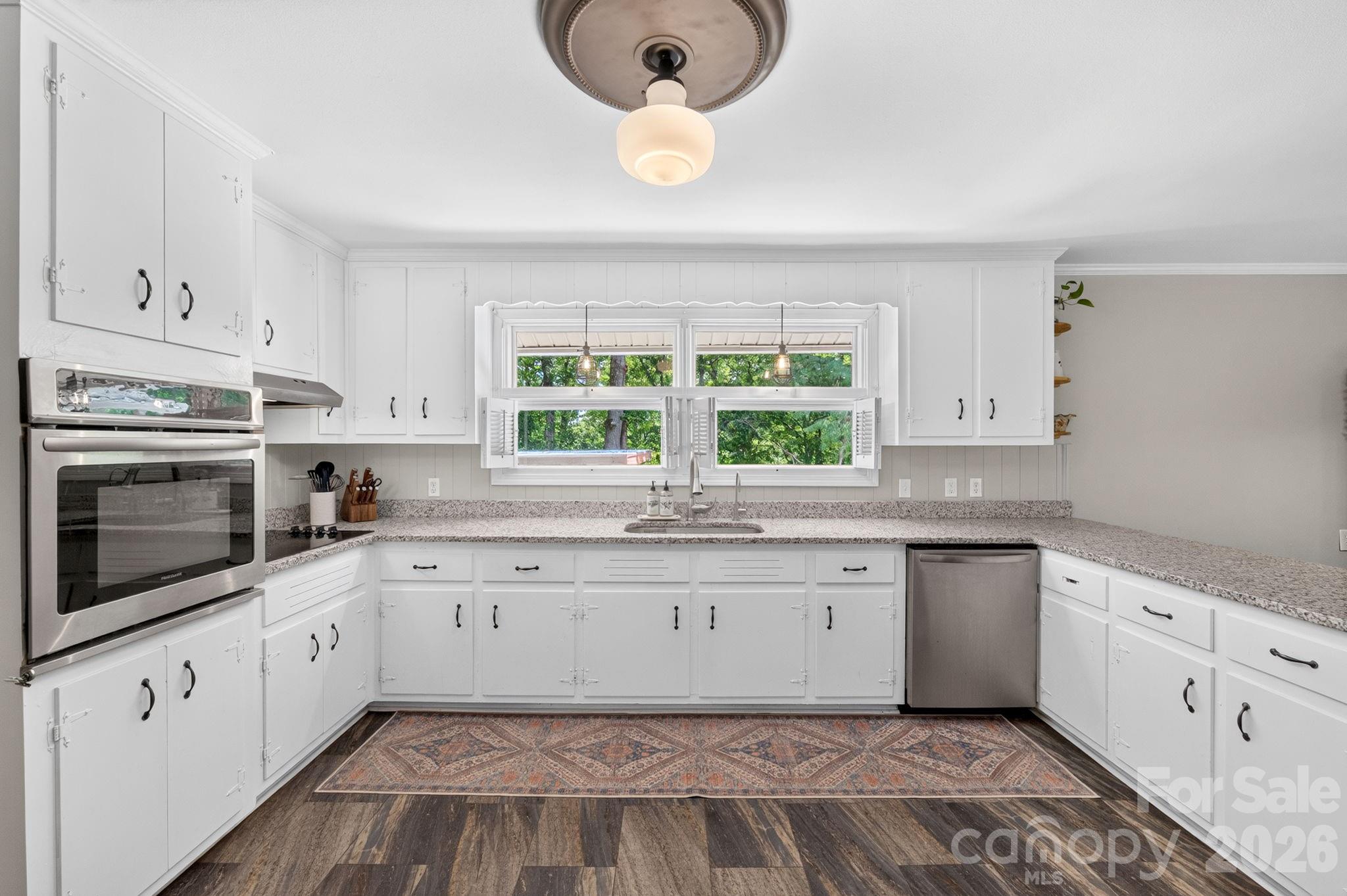112 Crestwood Circle — Chester