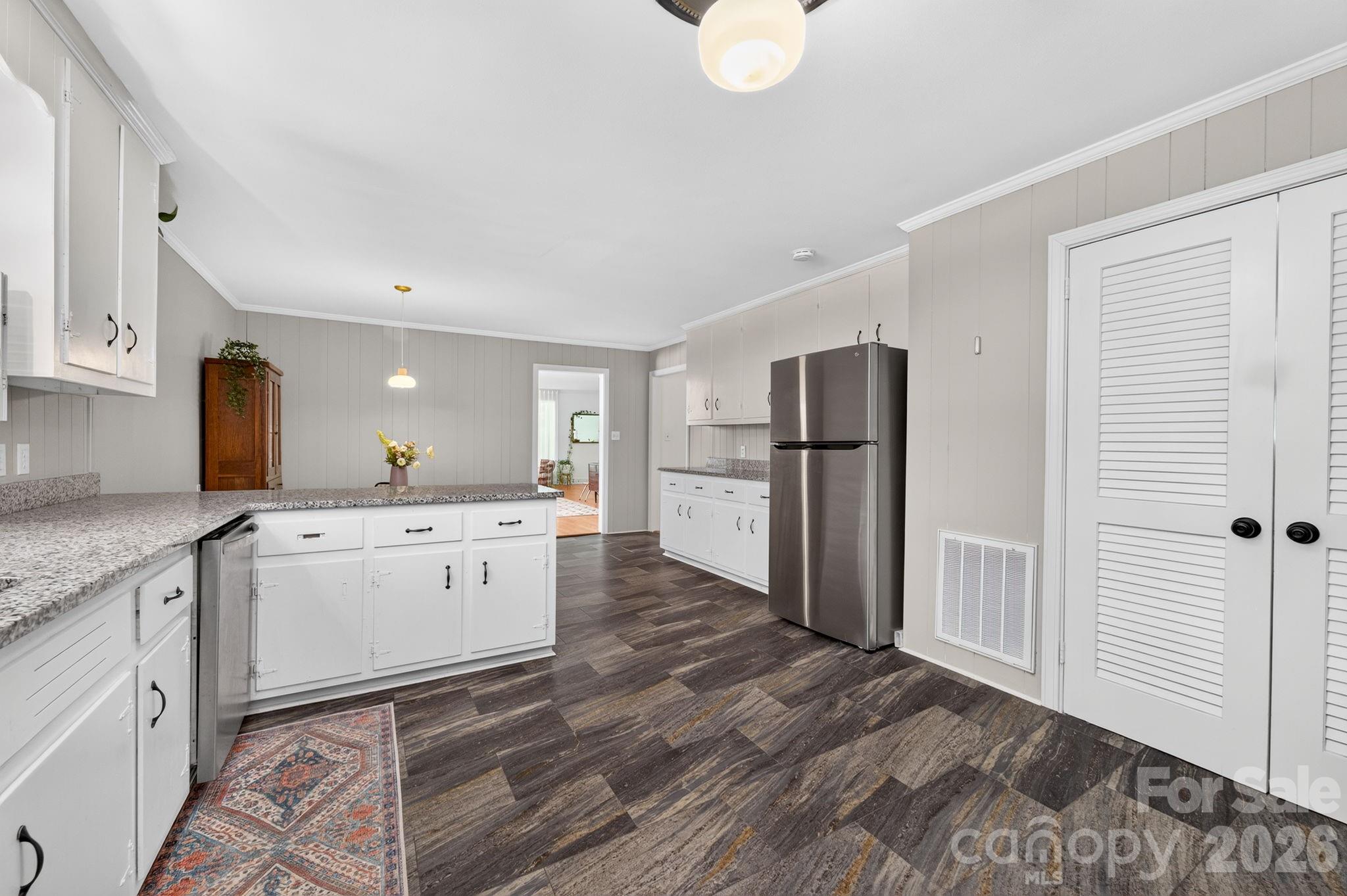 112 Crestwood Circle — Chester