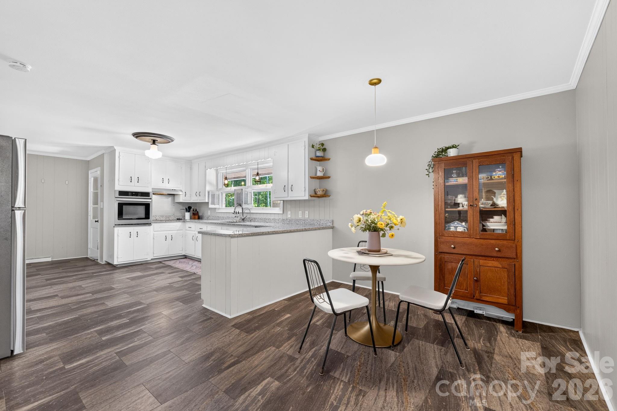 112 Crestwood Circle — Chester