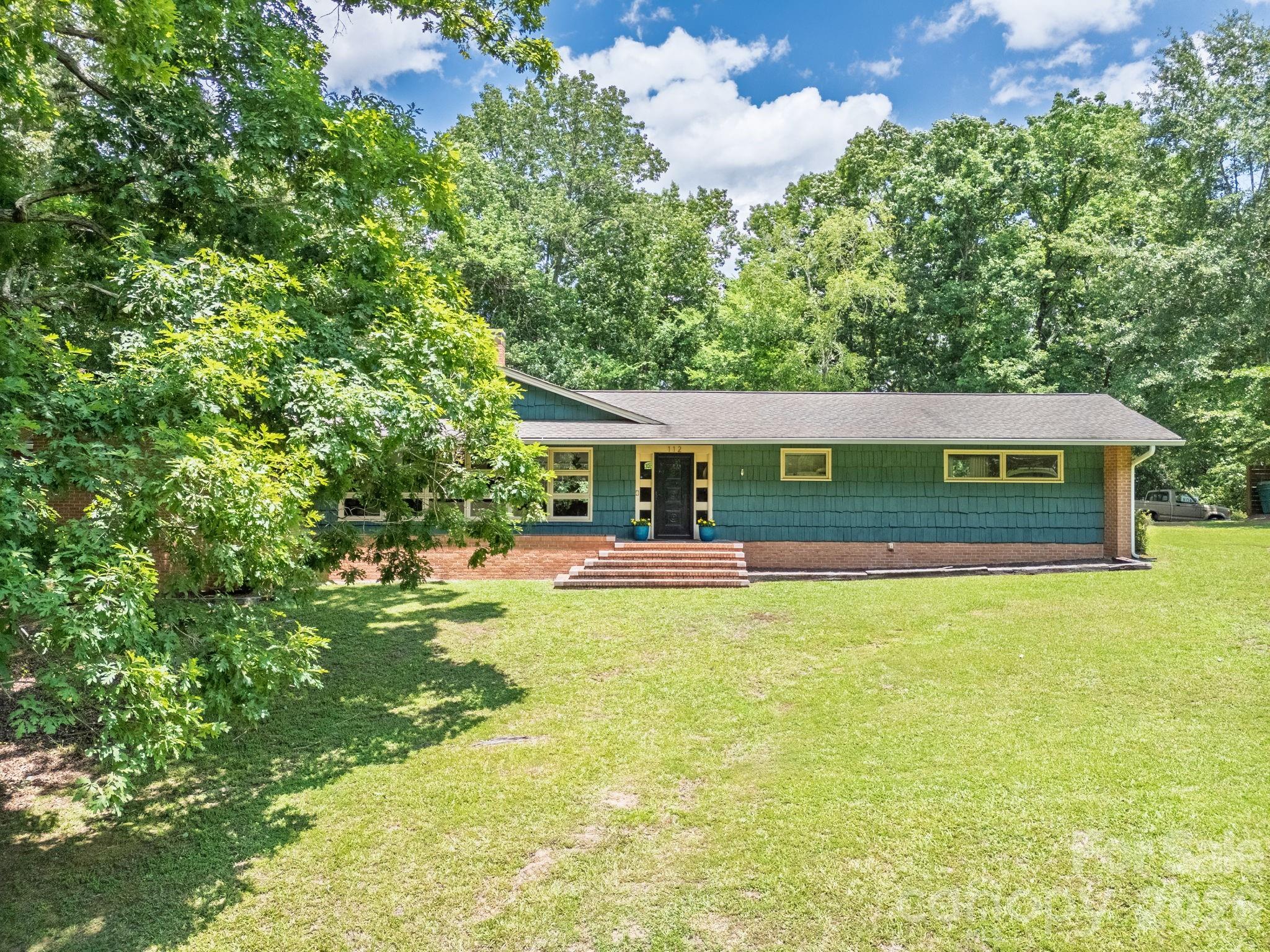 112 Crestwood Circle — Chester
