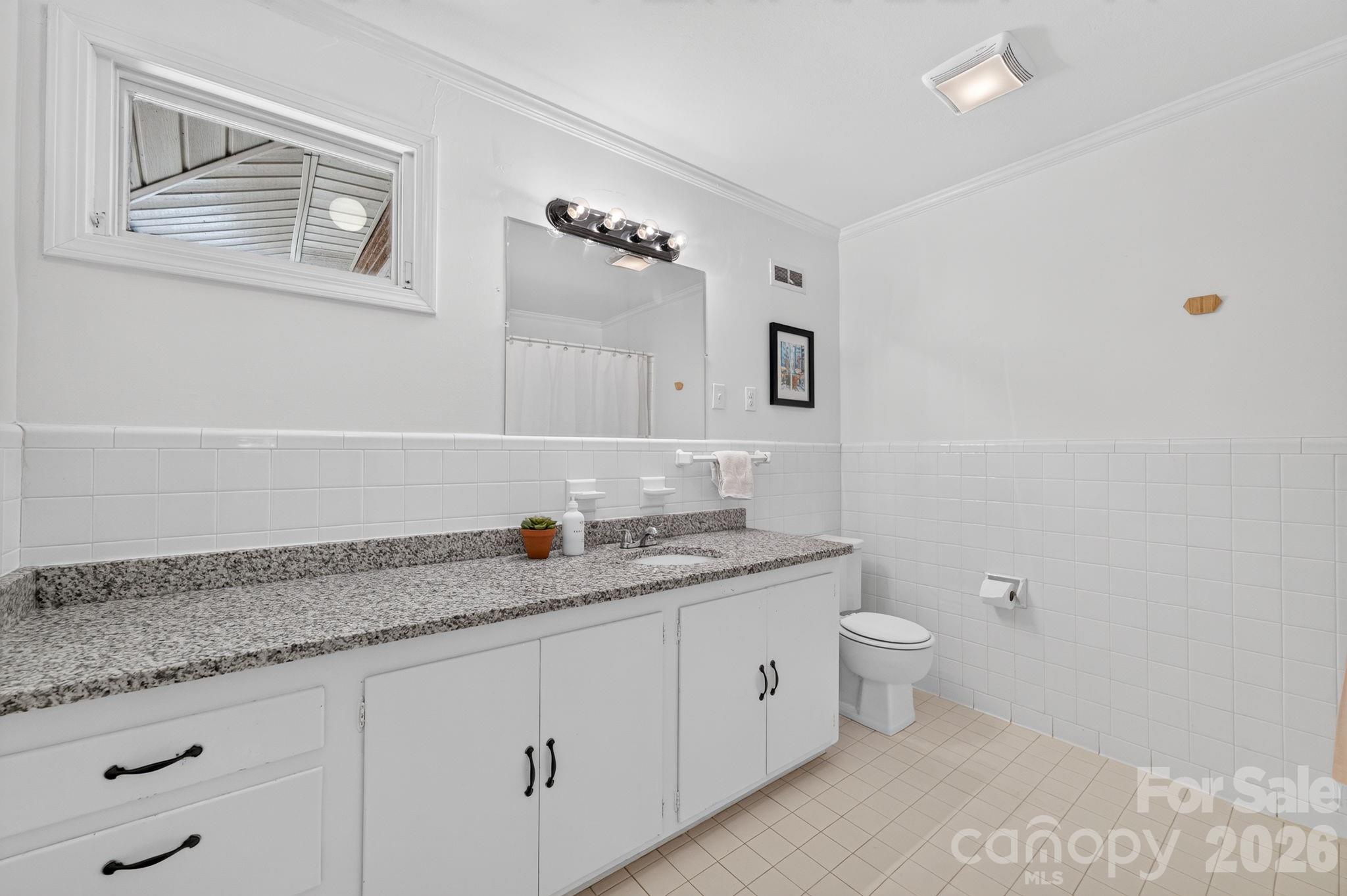 112 Crestwood Circle — Chester